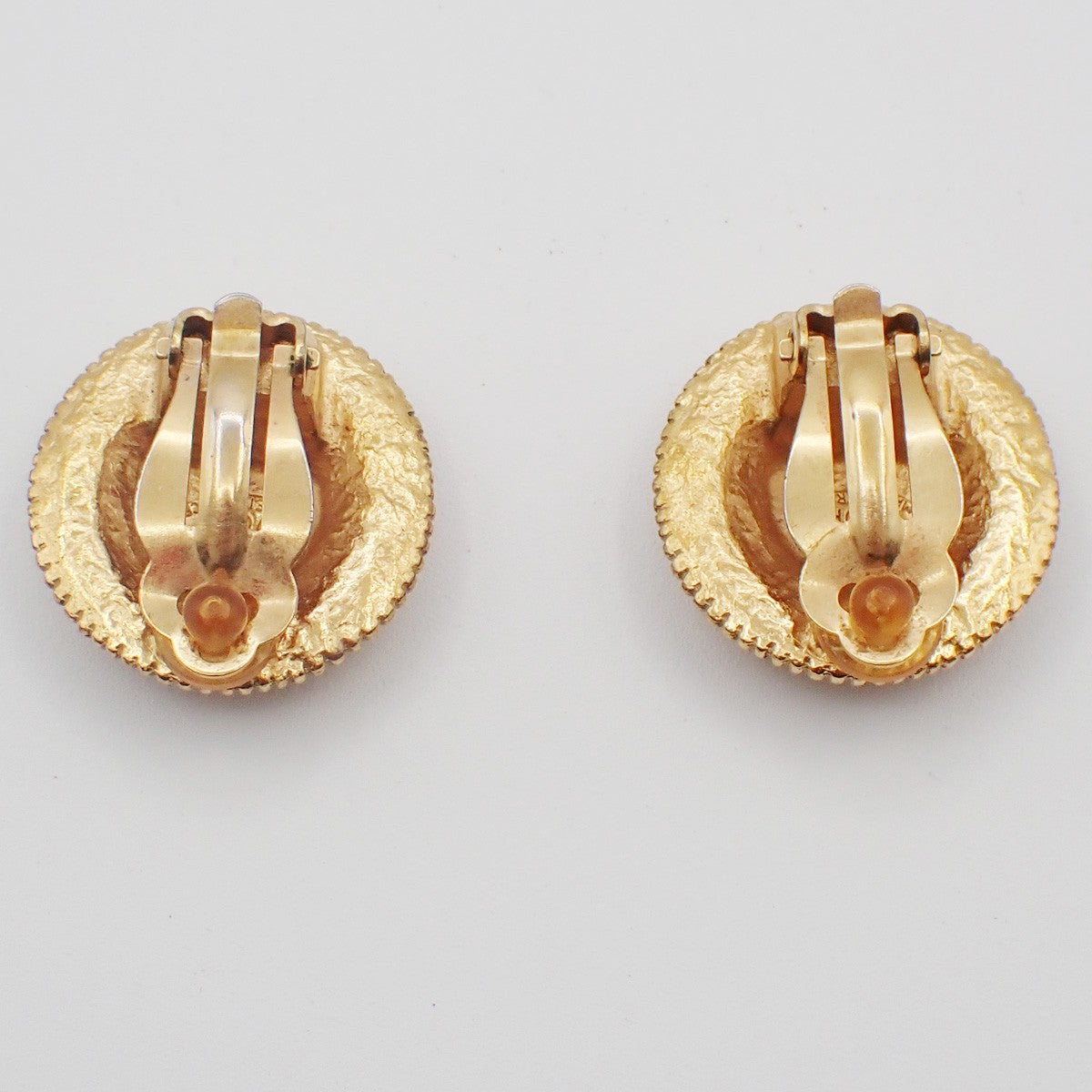 CHANEL CC Logo Button Earring 97P Clip-On Gold-Plated France Vintage 87RL936