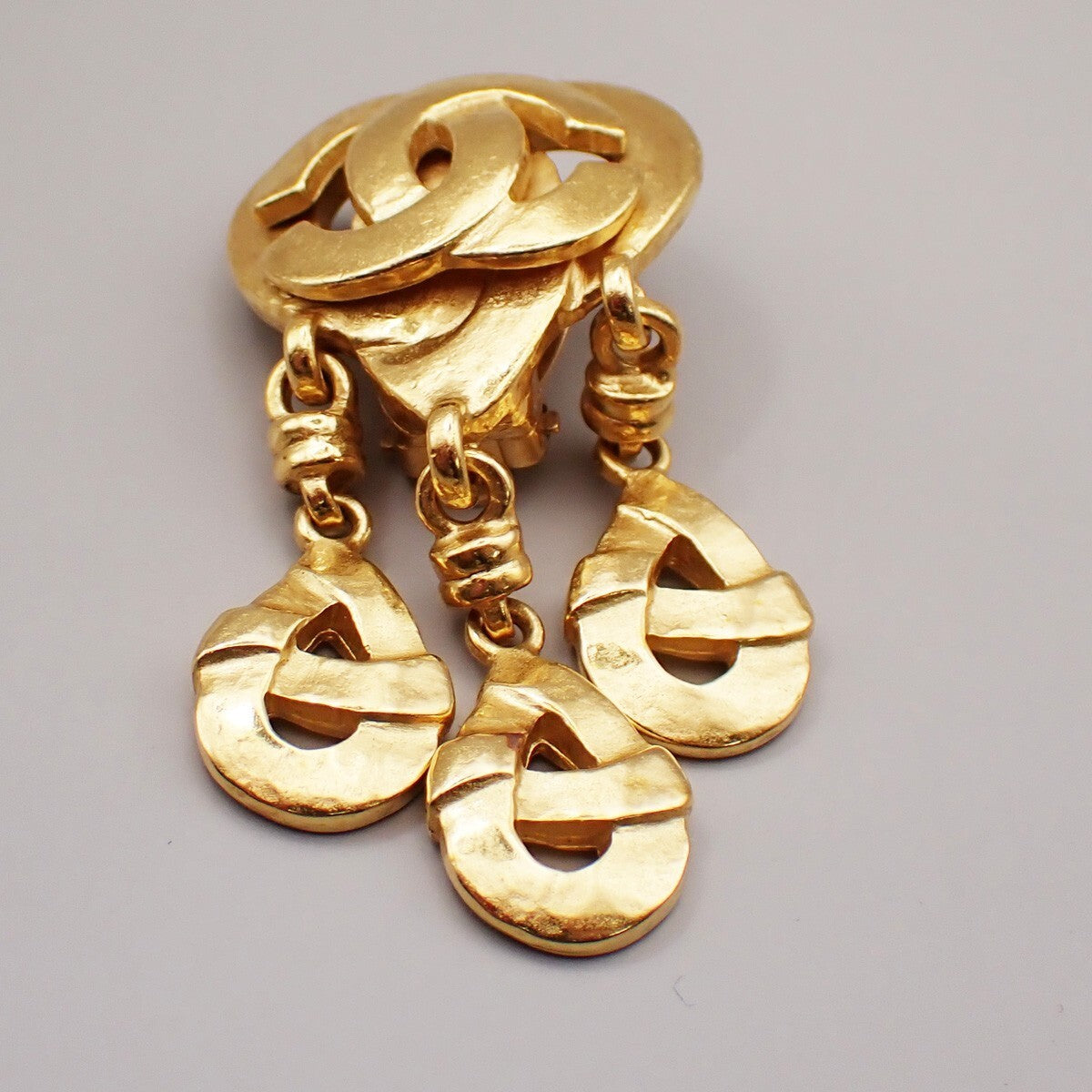 CHANEL CC Logo Heart Drop Earrings 97P Clip-On Gold GHW France Vintage 600RK641