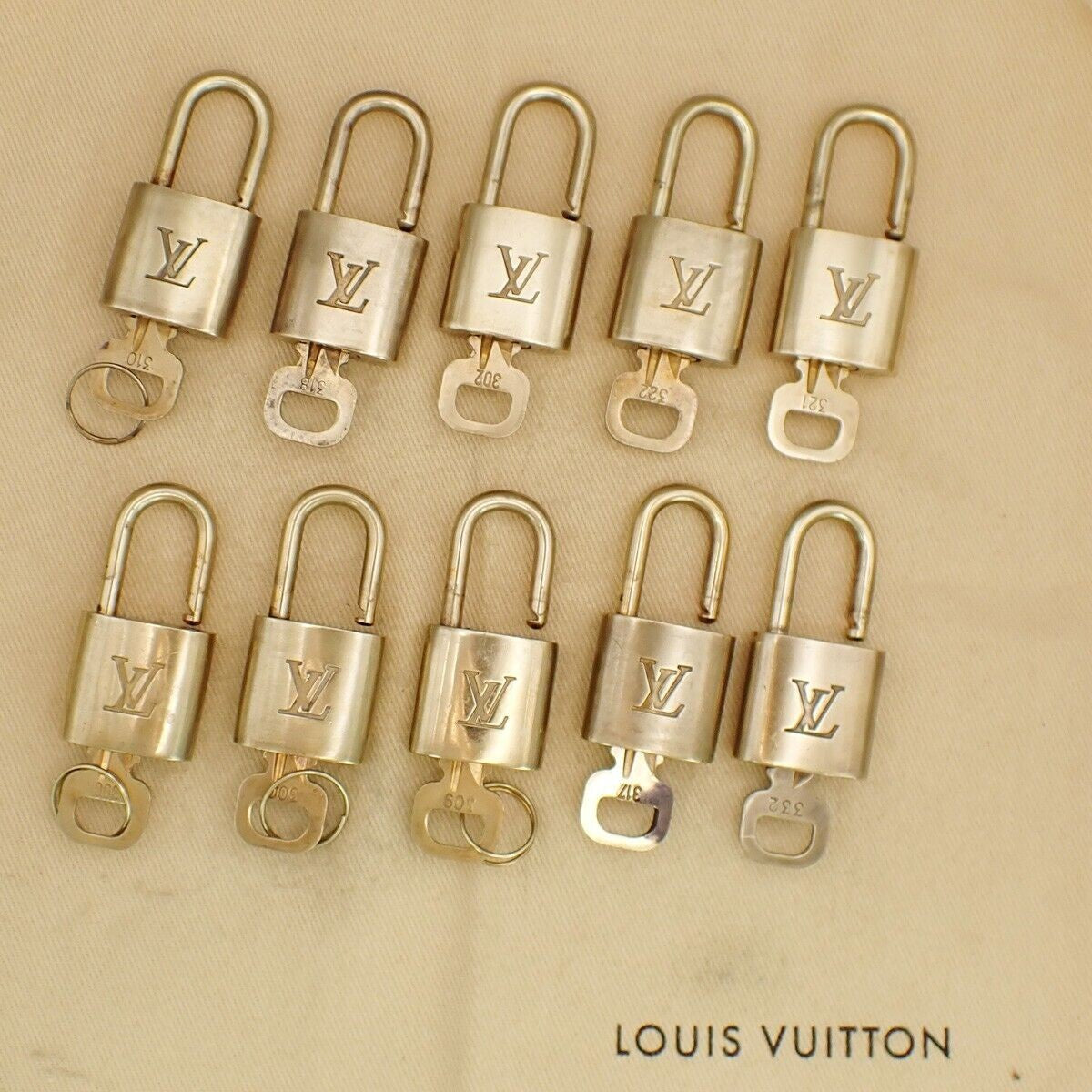 LOUIS VUITTON LV 10 SET PADLOCK KEY BAG CHARM CADENA GOLD PLATED FRANCE 31EB384