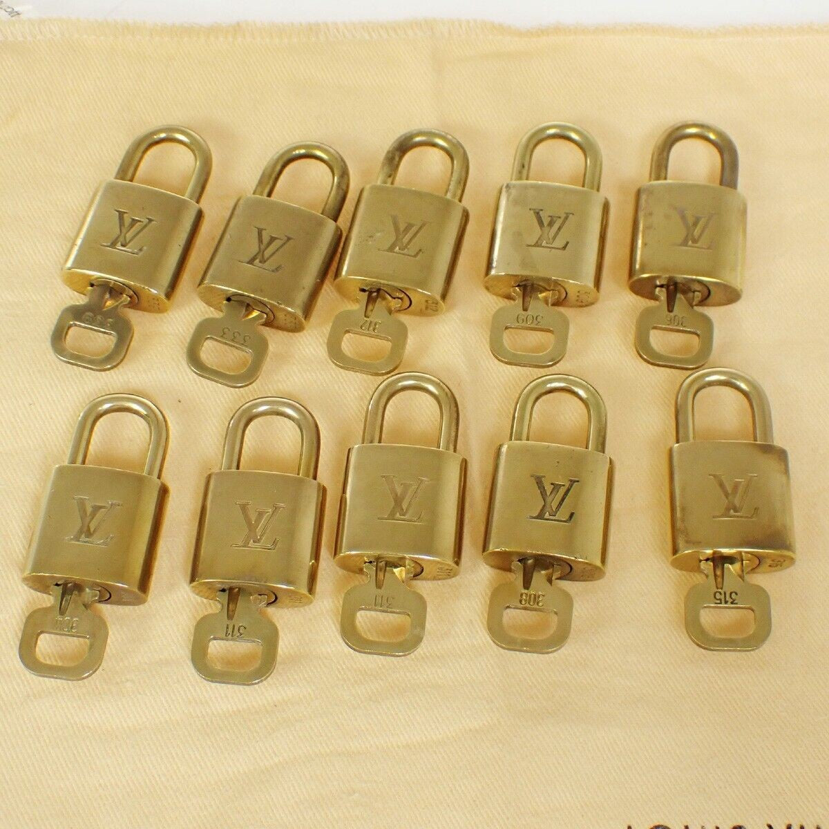 LOUIS VUITTON LV 10 SET PADLOCK KEY BAG CHARM CADENA GOLD PLATED FRANCE 37SH953