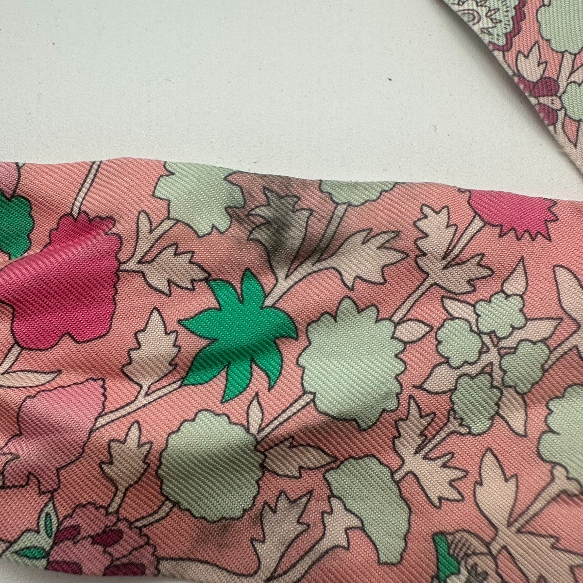 HERMES Twilly Scarf " Tapis Persans " 100% Silk Pink France 63RQ092