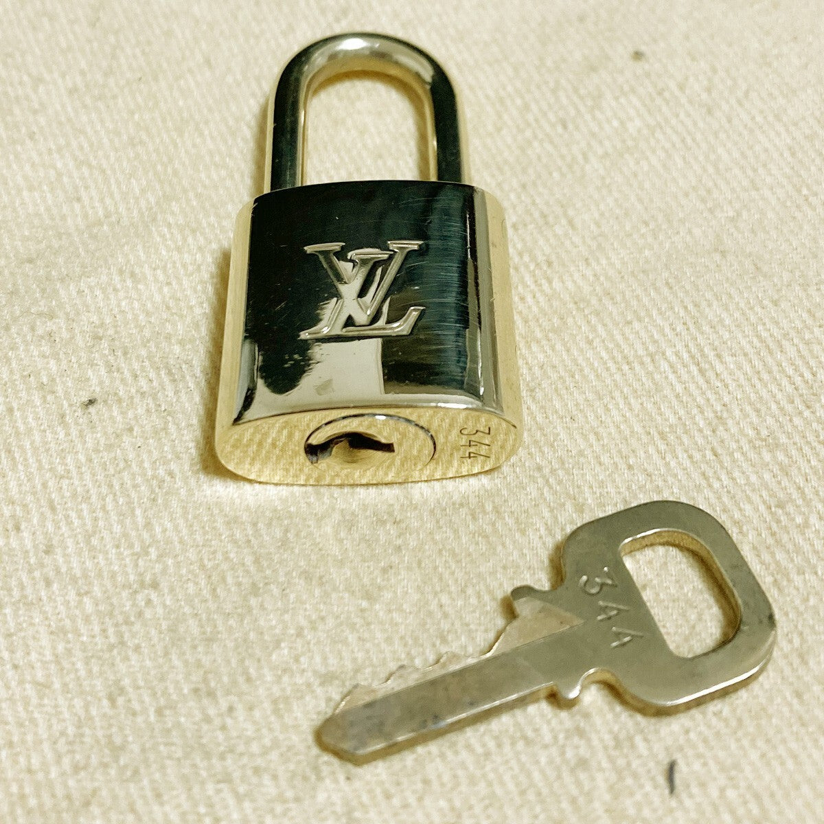 LOUIS VUITTON LV 10 SET PADLOCK KEY CHARM CADENA GOLD-PLATED FRANCE 65PDA206