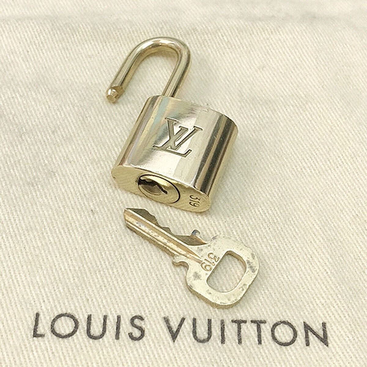 LOUIS VUITTON LV 10 SET PADLOCK KEY CHARM CADENA GOLD-PLATED FRANCE 35JF231