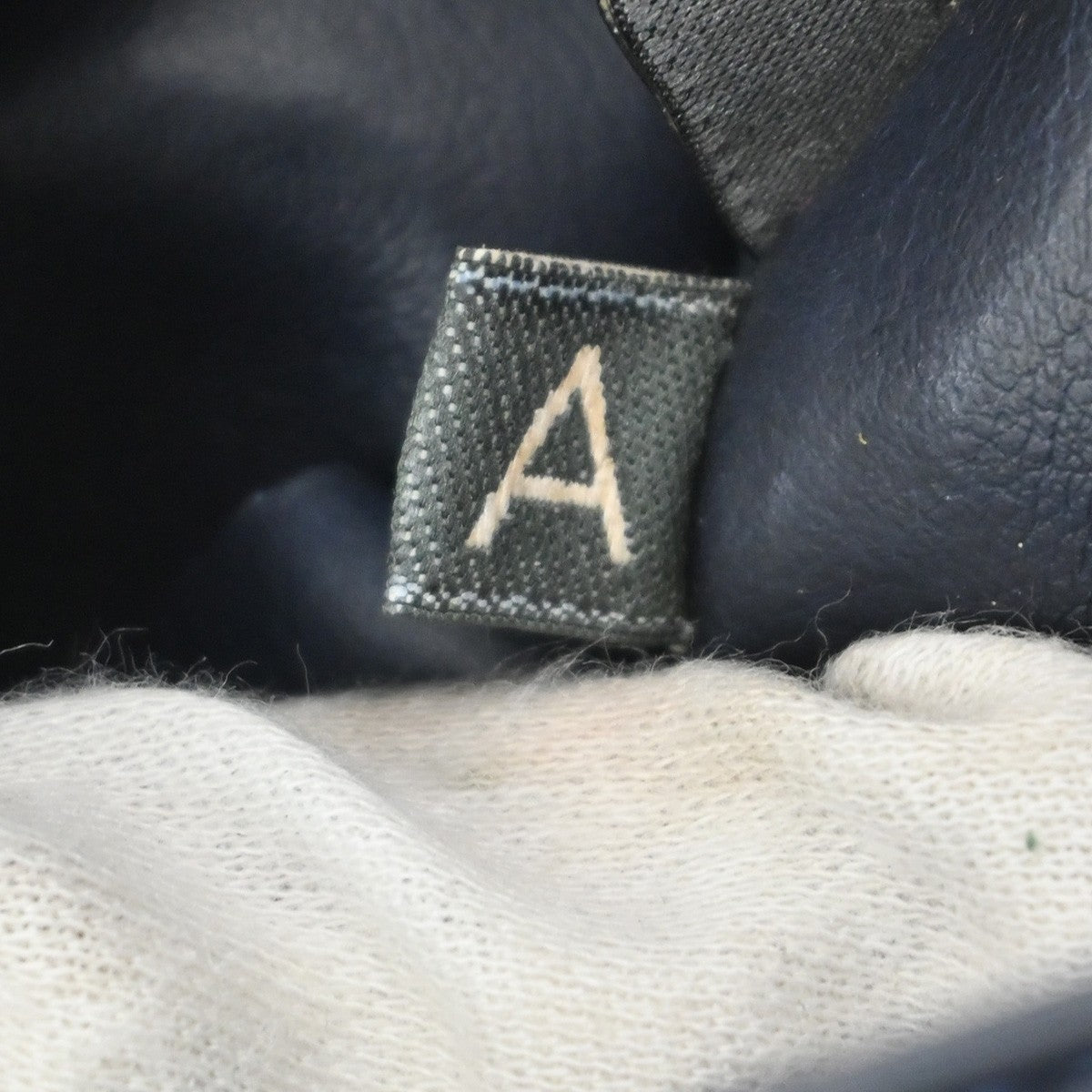BALLY Logo Flap Shoulder Bag Quilted Leather Navy Blue GHW Italy 09MA548