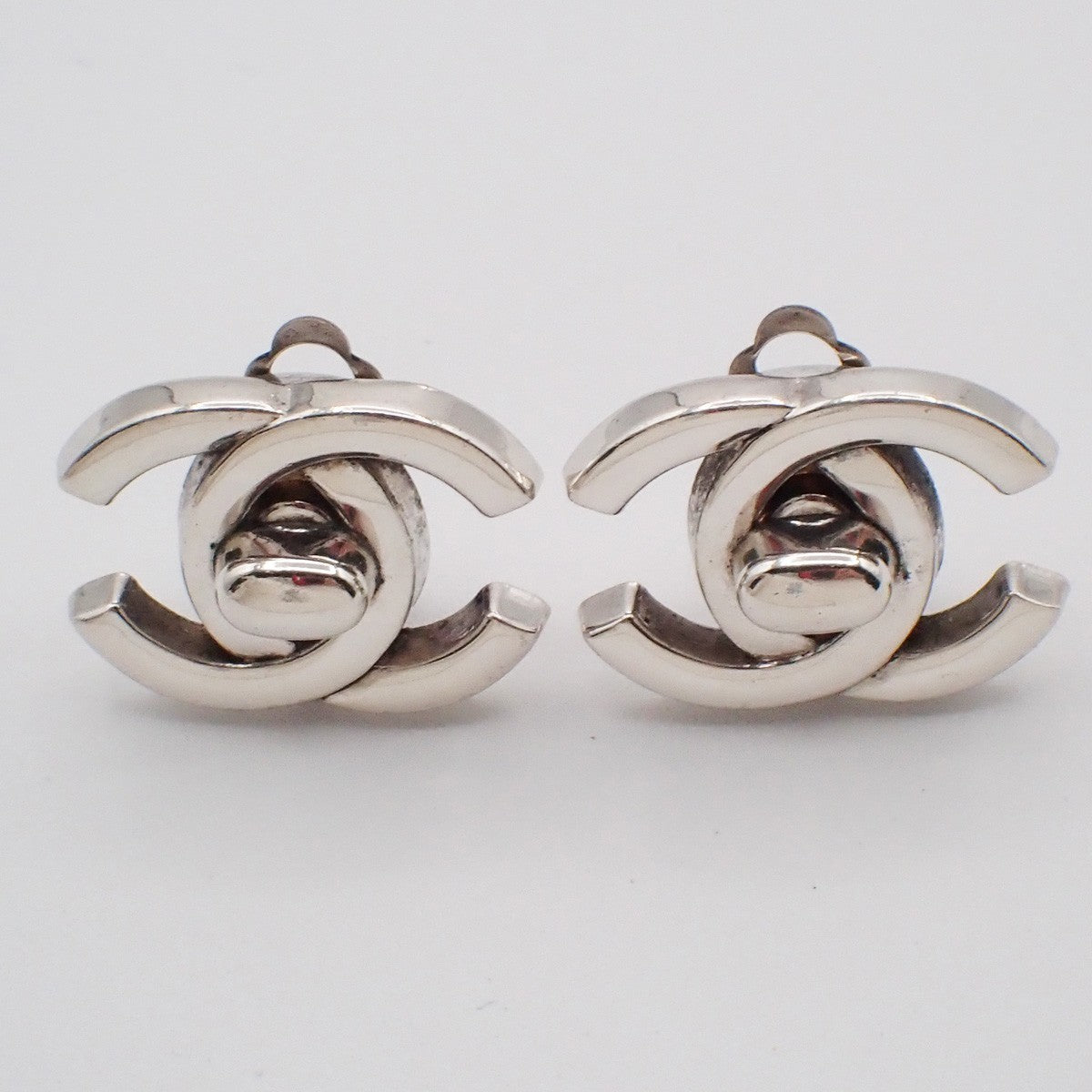 CHANEL CC Logo Button Earring 96P Clip-On Silver-Plated France Vintage 76RL808