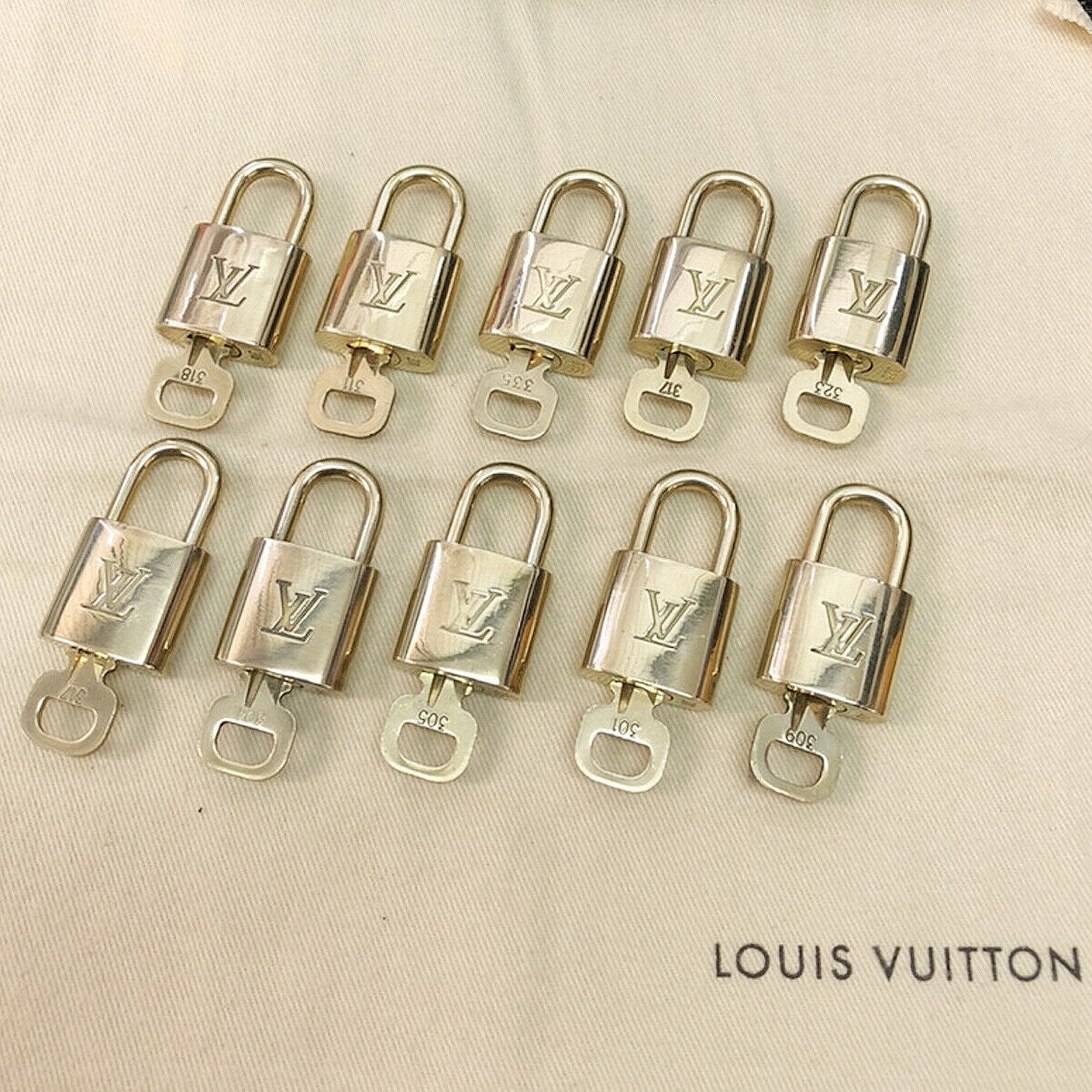 LOUIS VUITTON LV 10 SET PADLOCK KEY CHARM CADENA GOLD-PLATED FRANCE 34JF227
