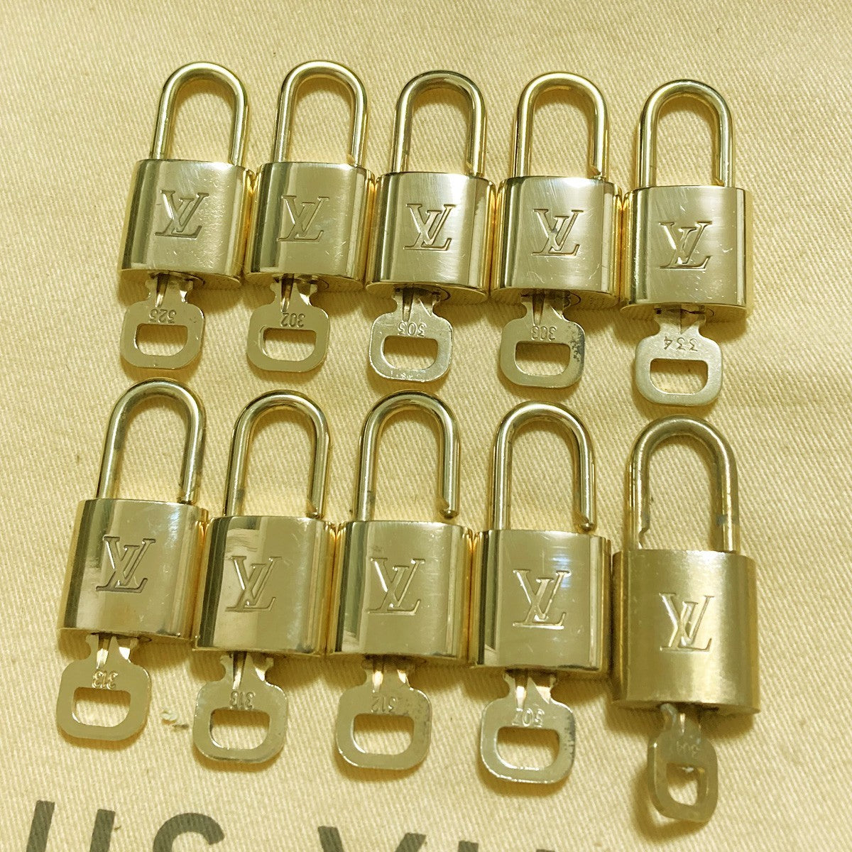 LOUIS VUITTON LV 10 SET PADLOCK KEY CHARM CADENA GOLD-PLATED FRANCE 31PDA291