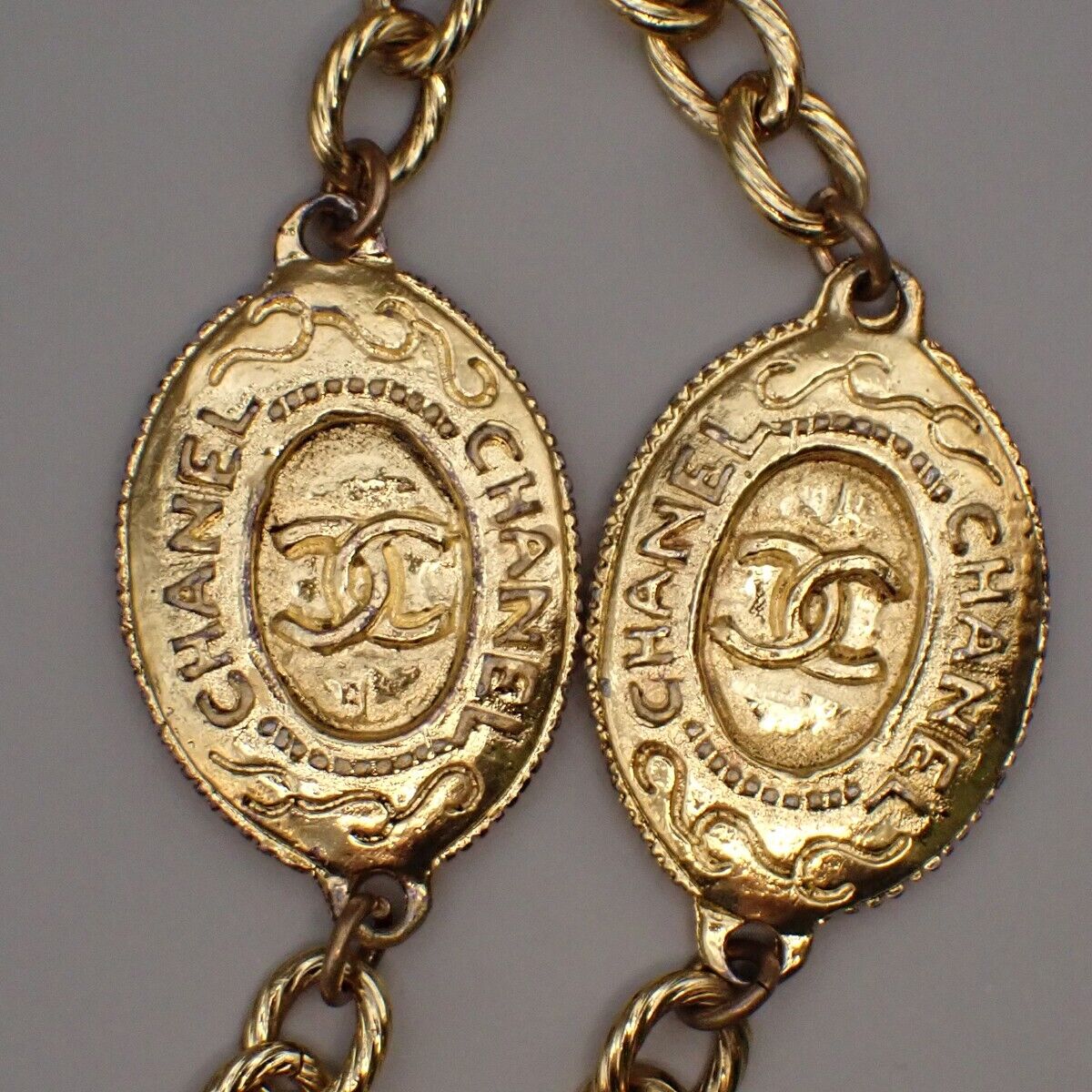 CHANEL CC Logo Medallion Round Pendant Chain Necklace Gold Accessory 12RK784