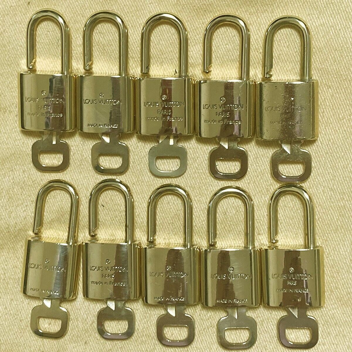 LOUIS VUITTON LV 10 SET PADLOCK KEY CHARM CADENA GOLD-PLATED FRANCE 61PDA174