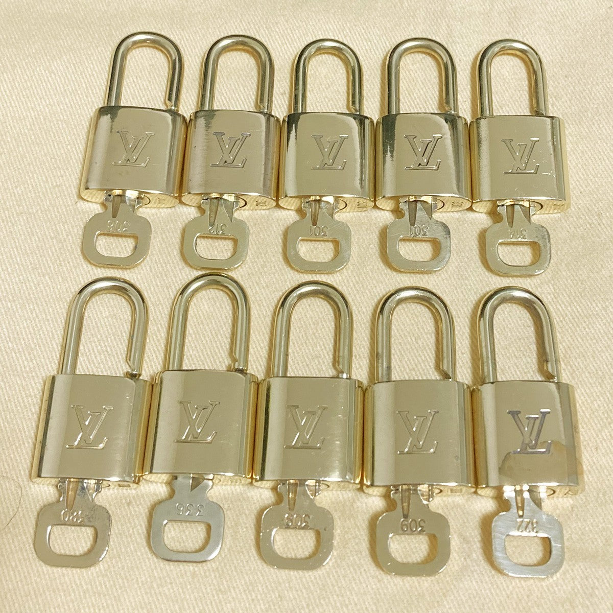 LOUIS VUITTON LV 10 SET PADLOCK KEY CHARM CADENA GOLD-PLATED FRANCE 37PDA289