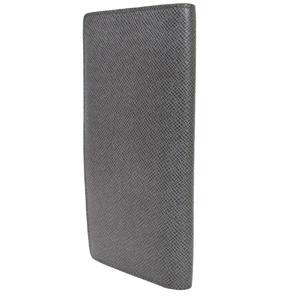 LOUIS VUITTON Portefeuille Brazza Long Wallet Taiga Leather Gray M32653 67YB981
