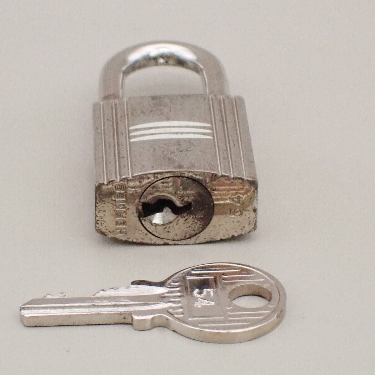HERMES Logo 2 Set Padlock Key Bag Charm Cadena Silver-plated Accessroy 06KA557