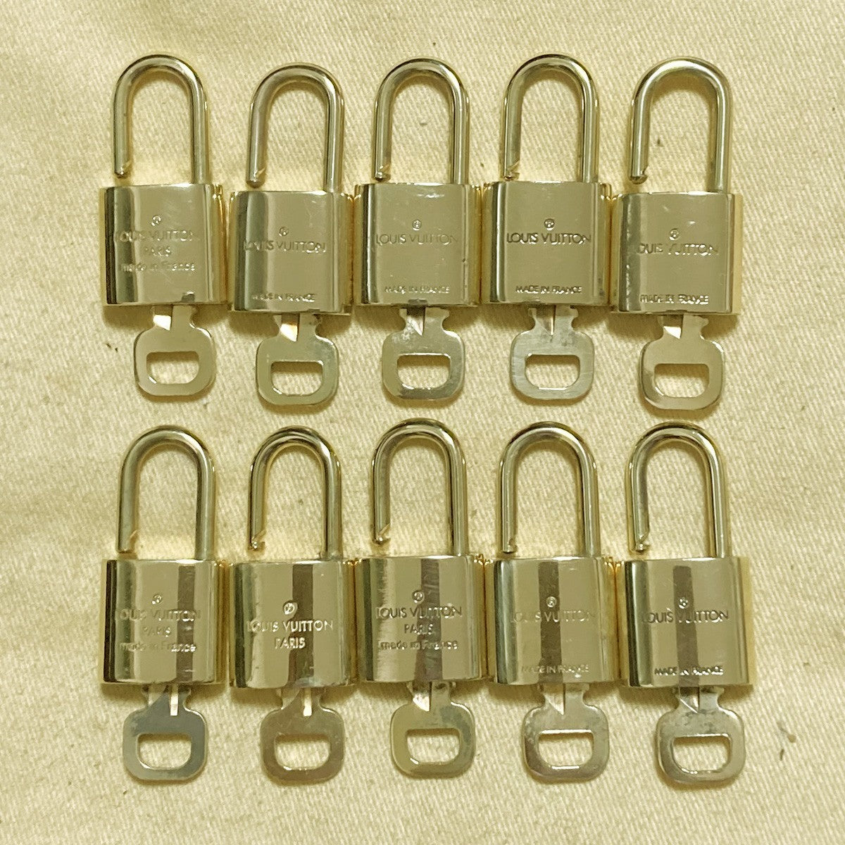 LOUIS VUITTON LV 10 SET PADLOCK KEY CHARM CADENA GOLD-PLATED FRANCE 65PDA249
