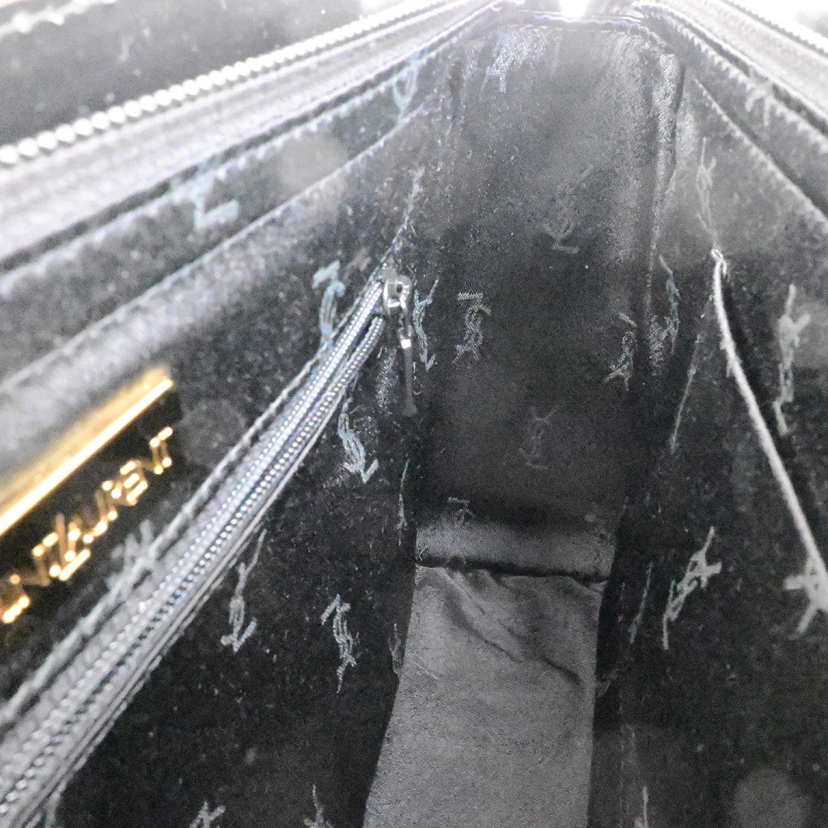 YVES SAINT LAURENT YSL Logo Shoulder Bag Leather Black Gold GHW 39YG825