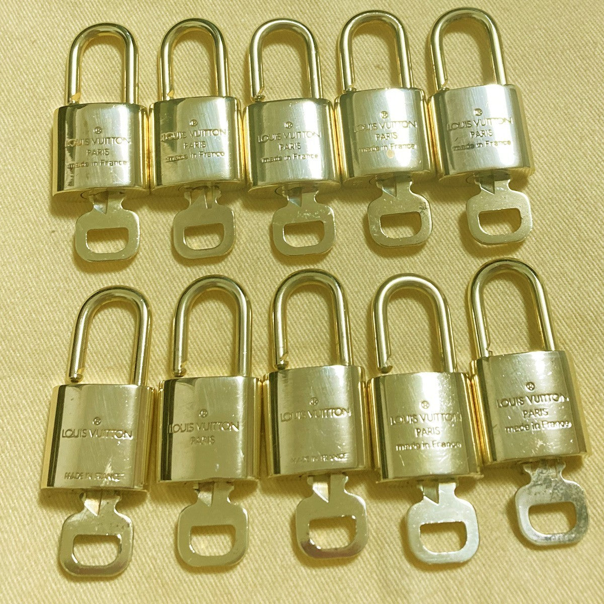 LOUIS VUITTON LV 10 SET PADLOCK KEY CHARM CADENA GOLD-PLATED FRANCE 37PDA300