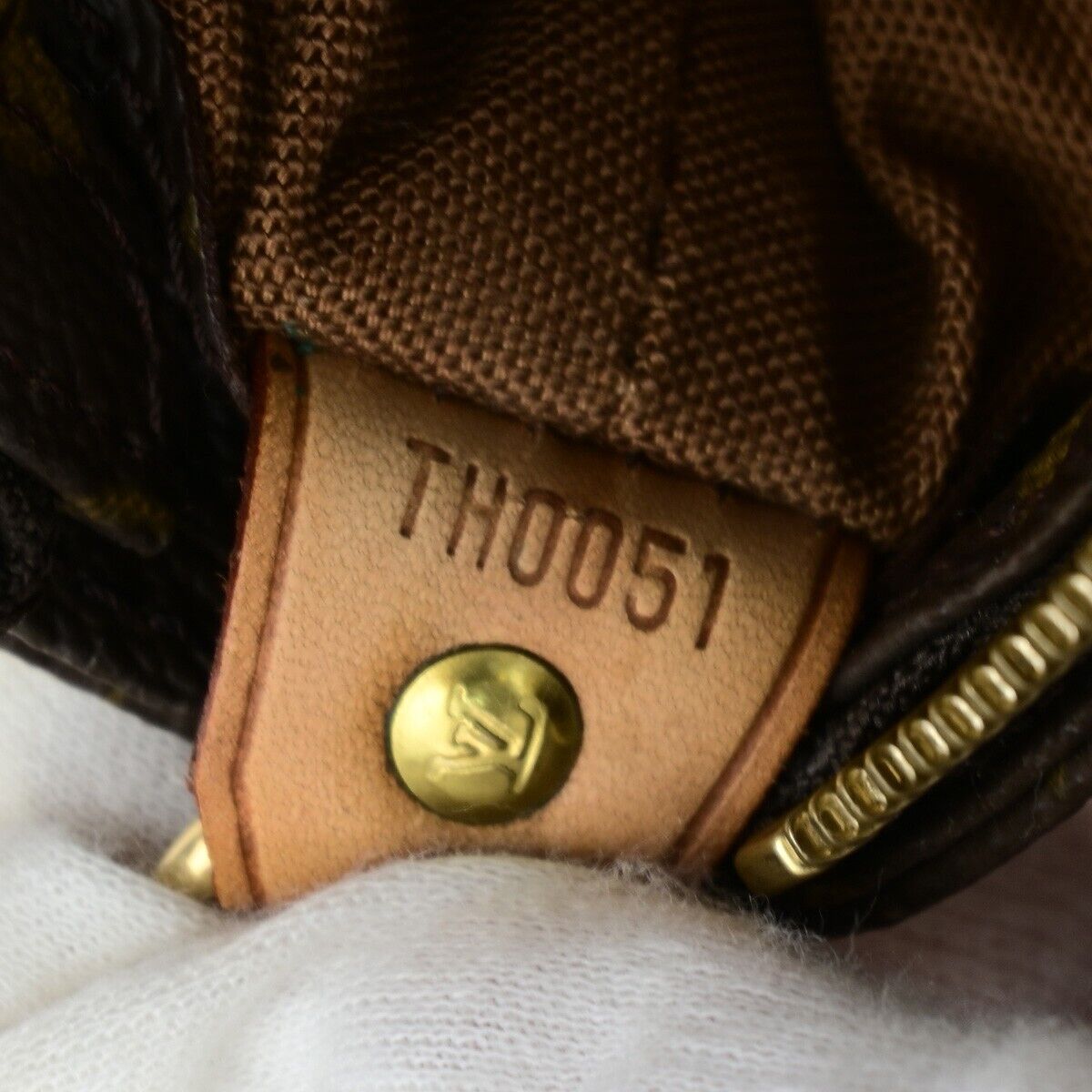 LOUIS VUITTON Cabas Mezzo Shoulder Bag Monogram Leather Brown M51151 11KA412