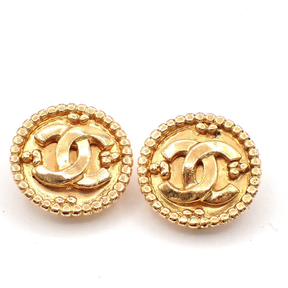 CHANEL CC Logo Round Button Earrings 96A Clip-On Gold France Vintage 39RL906