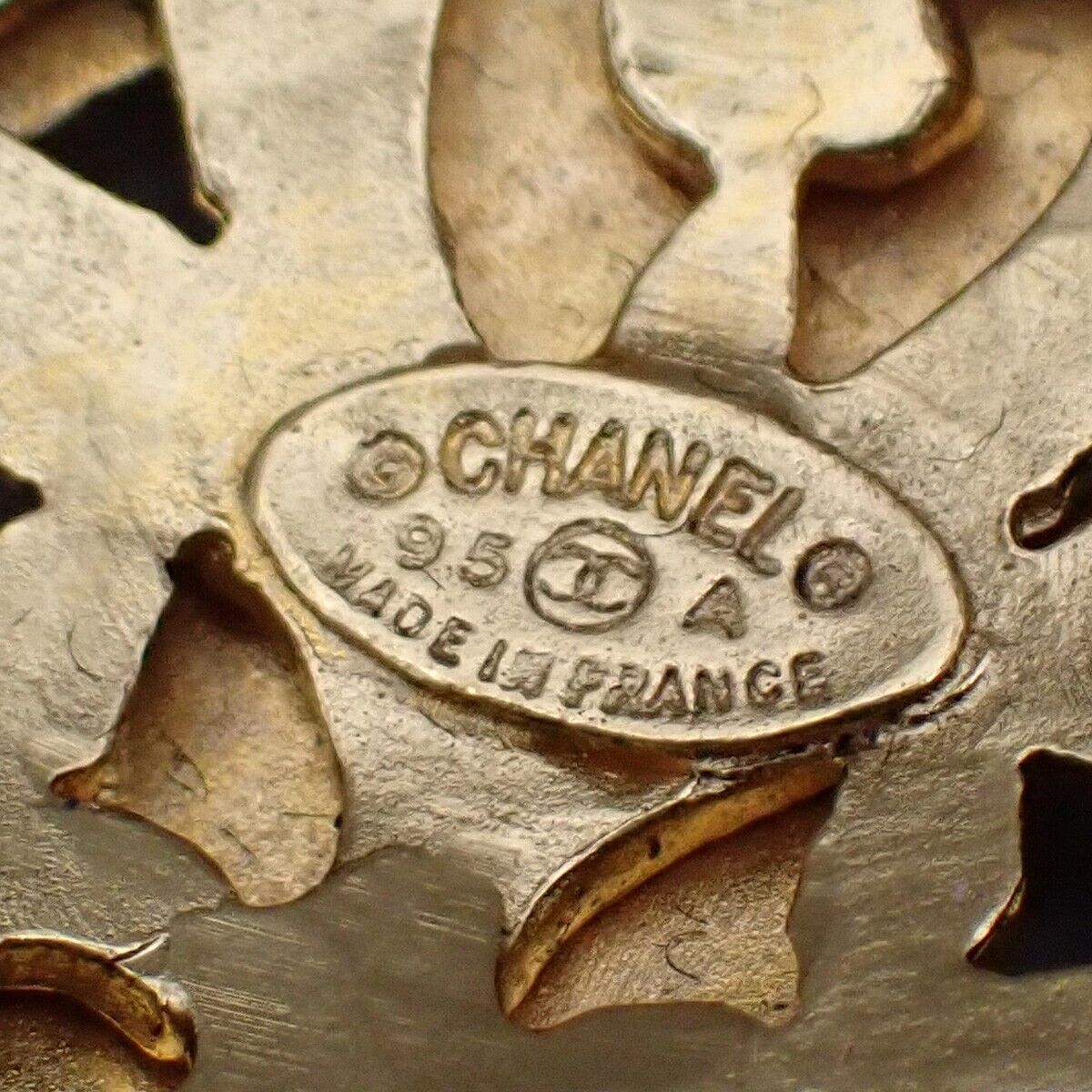 CHANEL CC Logo Round Pin Brooch 95A GHW France Accessory Vintage 89RK707