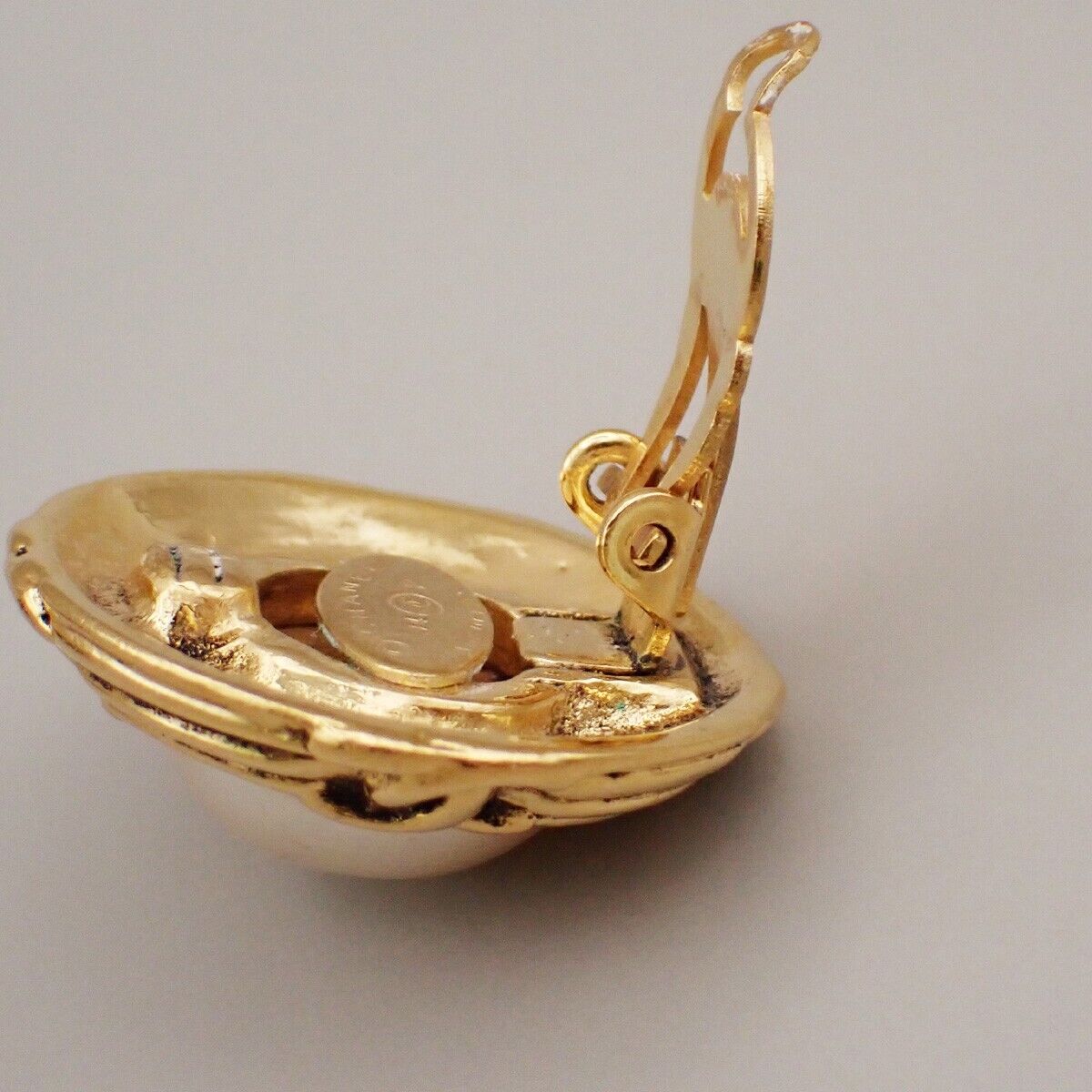 CHANEL CC Imitation Pearl Round Button Earrings 94P Clip-On Gold-Plated 33RK234