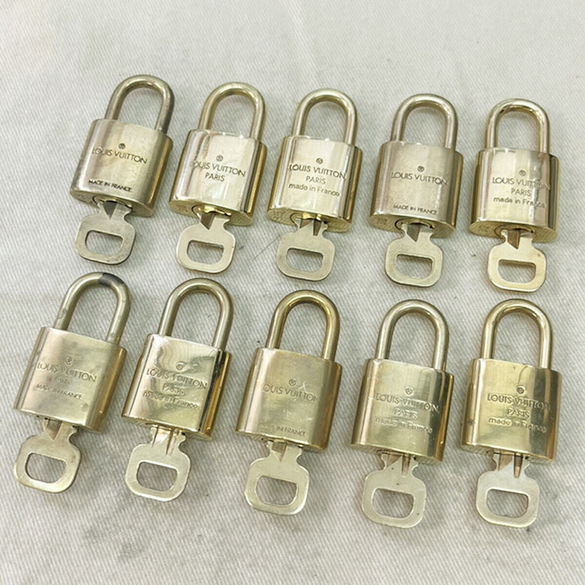 LOUIS VUITTON LV 10 SET PADLOCK KEY CHARM CADENA GOLD-PLATED FRANCE 33JF478
