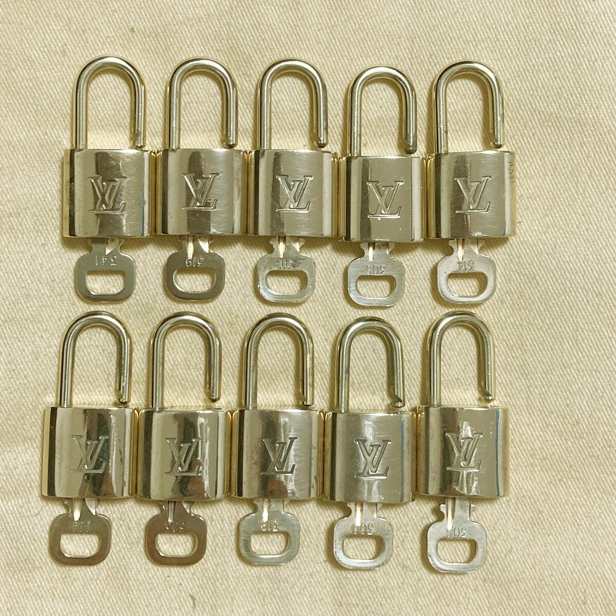 LOUIS VUITTON LV 10 SET PADLOCK KEY CHARM CADENA GOLD-PLATED FRANCE 33PDA173
