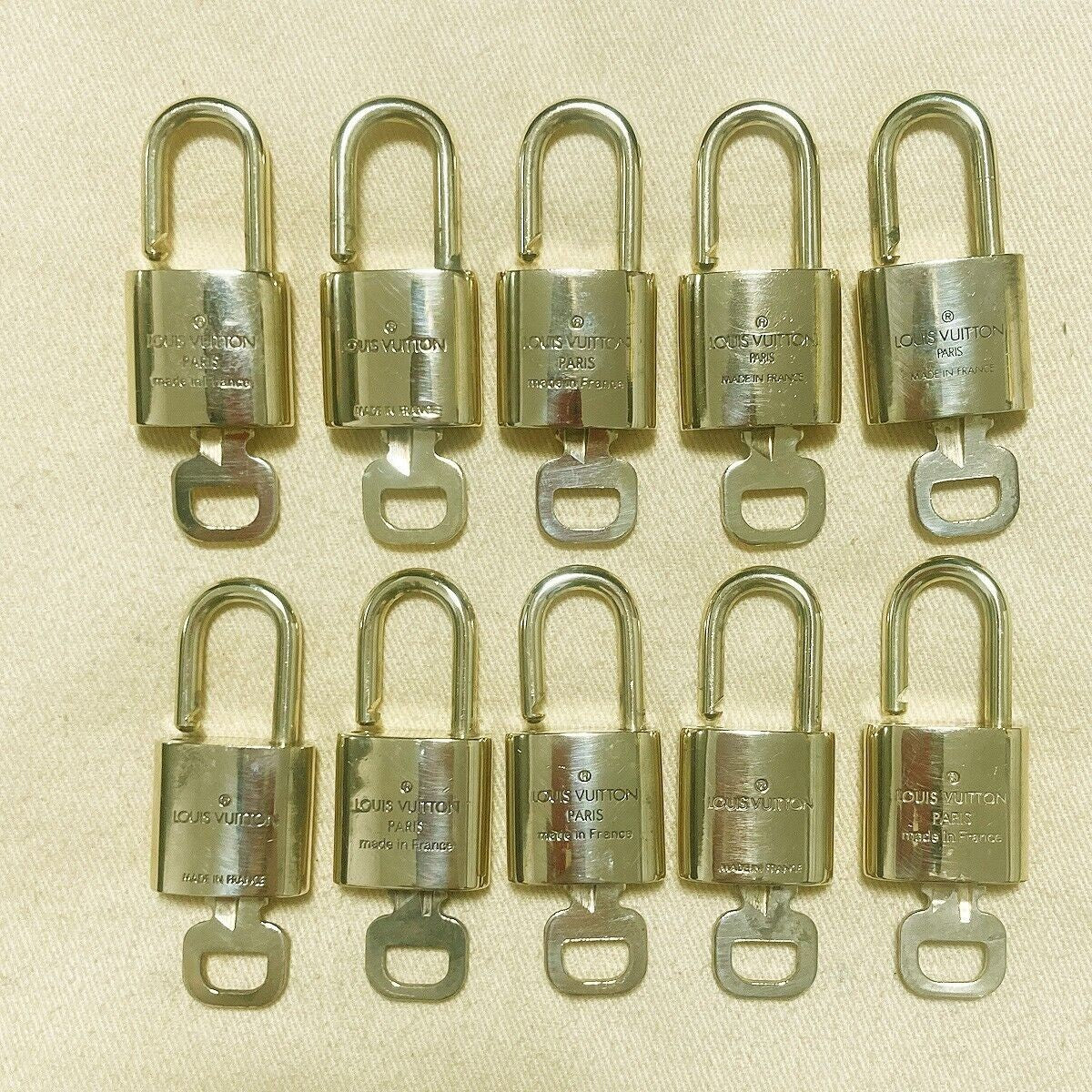 LOUIS VUITTON LV 10 SET PADLOCK KEY BAG CHARM CADENA GOLD PLATED FRANCE 33PDA100