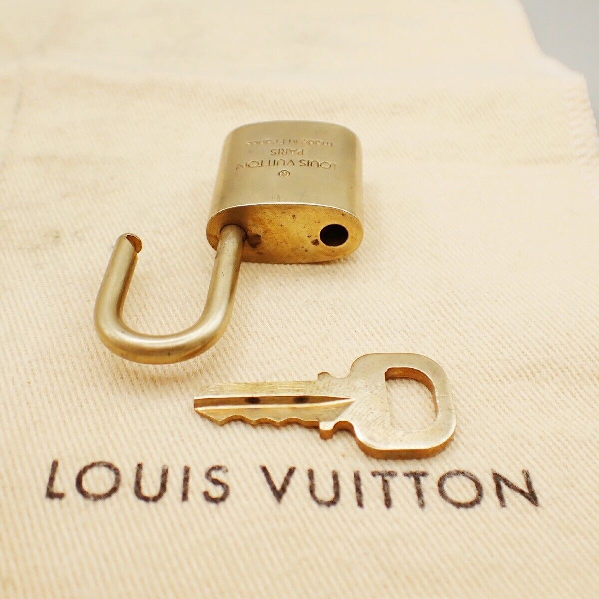LOUIS VUITTON LV 10 Set  Padlock Key Bag Charm Cadena Gold Plated France 37YF669
