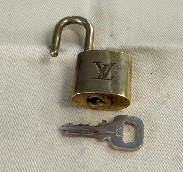 LOUIS VUITTON LV 10 Set  Padlock Key Bag Charm Cadena Gold Plated 62pda297