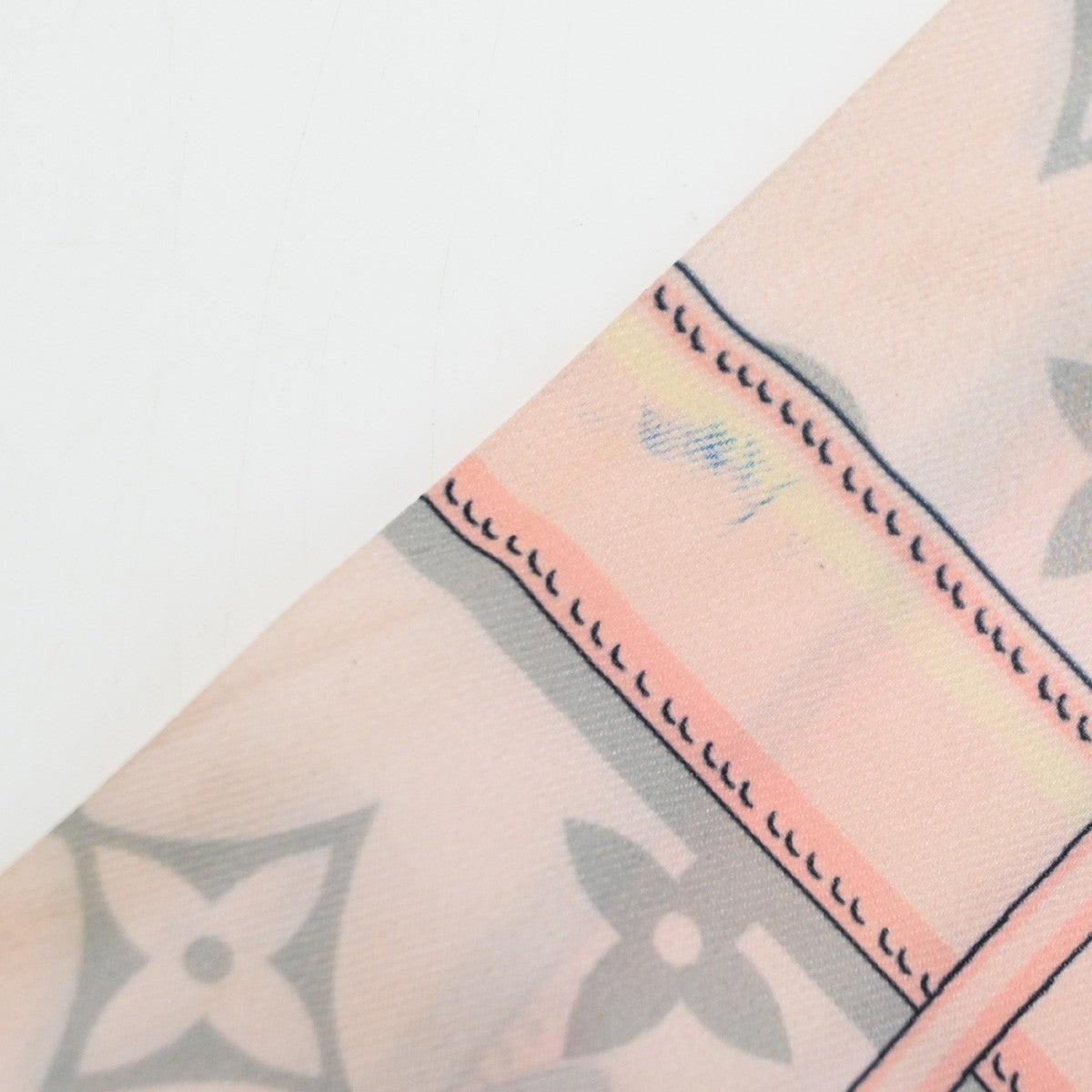 LOUIS VUITTON Monogram Confidential Bandeau Scarf 100% Silk Pink M70637 09MA607