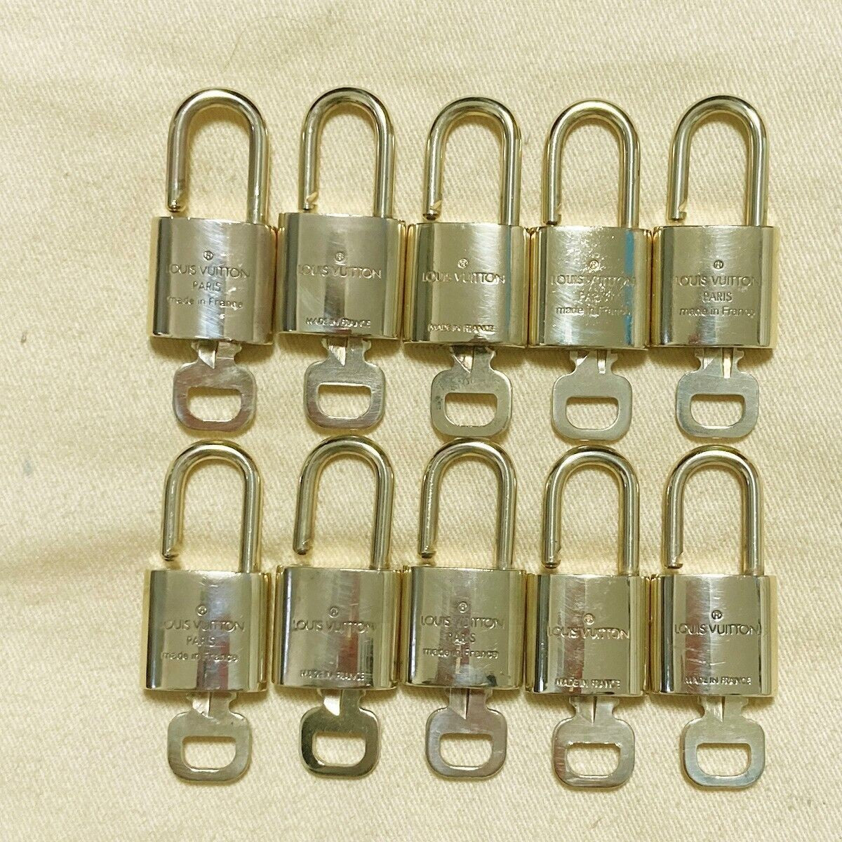 LOUIS VUITTON LV 10 SET PADLOCK KEY CHARM CADENA GOLD-PLATED FRANCE 31PDA122