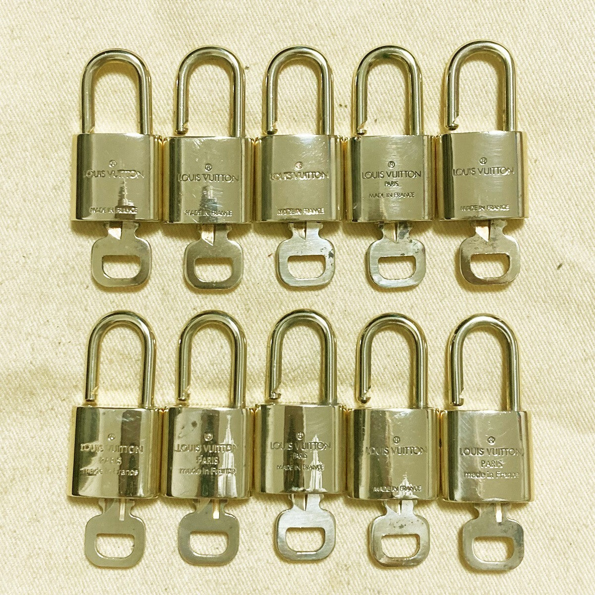 LOUIS VUITTON LV 10 SET PADLOCK KEY CHARM CADENA GOLD-PLATED FRANCE 37PDA222
