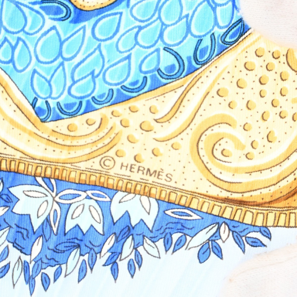 HERMES XL Pleated Carre Scarf " Ombres Et Lumieres " 100% Silk Blue 68RL949