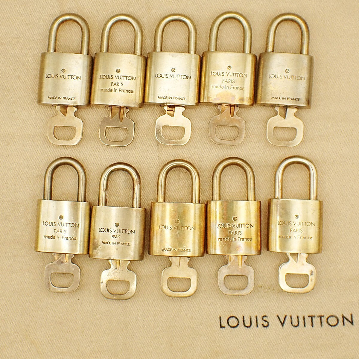 LOUIS VUITTON LV 10 Set  Padlock Key Bag Charm Cadena Gold Plated France 39YF671