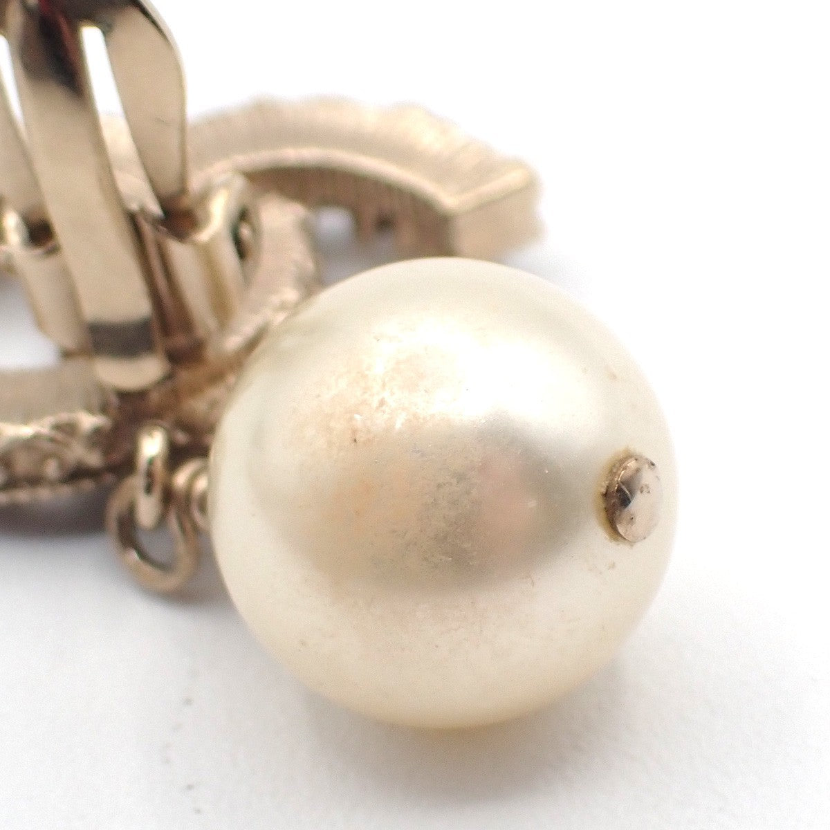 CHANEL CC Logo Immitation Pearl Swing Earrings Clip-on B13C Gold Italy 84RL895