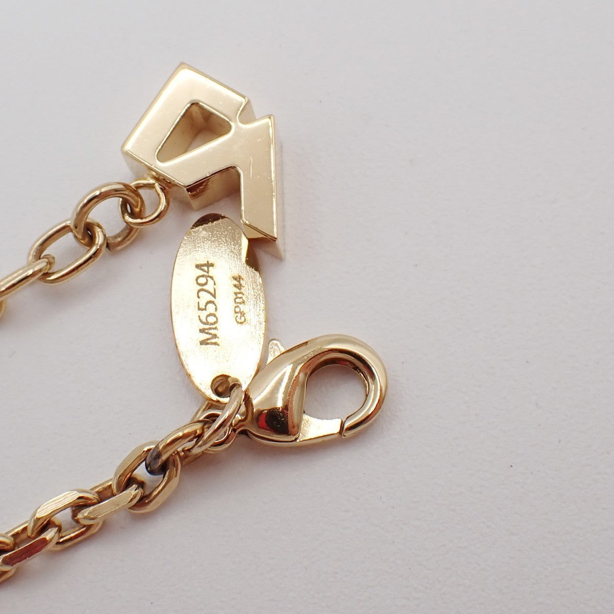 LOUIS VUITTON Logo Collier Inclusion Necklace GHW M65294 34EG360