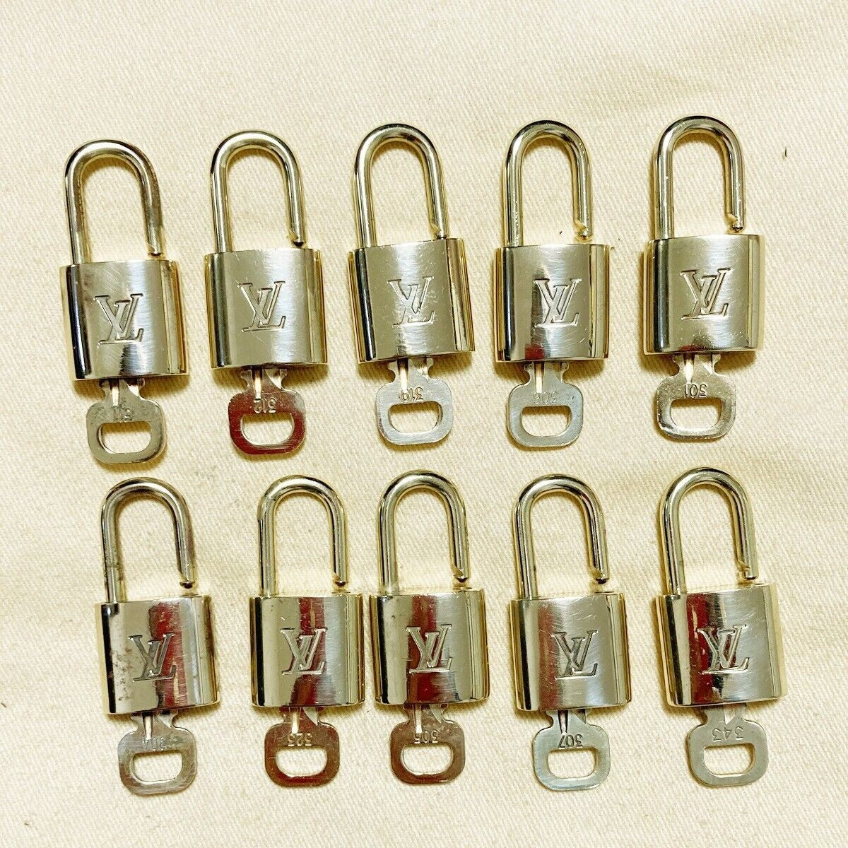 LOUIS VUITTON LV 10 SET PADLOCK KEY BAG CHARM CADENA GOLD PLATED FRANCE 31PDA087