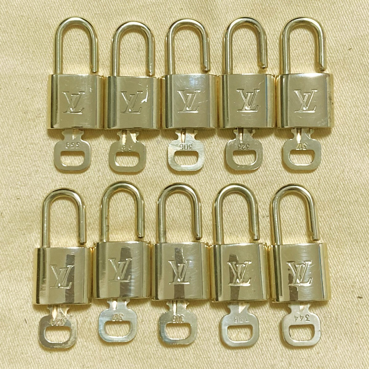 LOUIS VUITTON LV 10 SET PADLOCK KEY CHARM CADENA GOLD-PLATED FRANCE 65PDA206