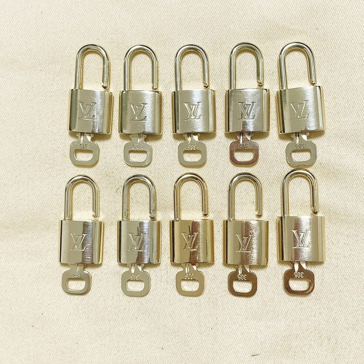 LOUIS VUITTON LV 10 SET PADLOCK KEY BAG CHARM CADENA GOLD PLATED FRANCE 37PDA094