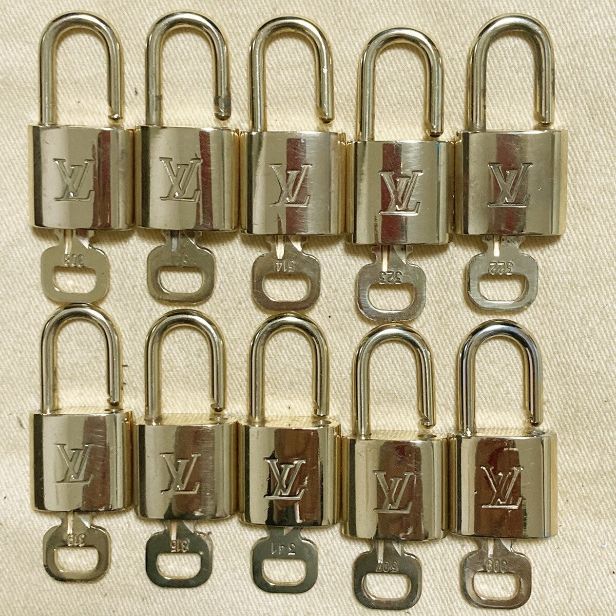 LOUIS VUITTON LV 10 SET PADLOCK KEY CHARM CADENA GOLD-PLATED FRANCE 37PDA155