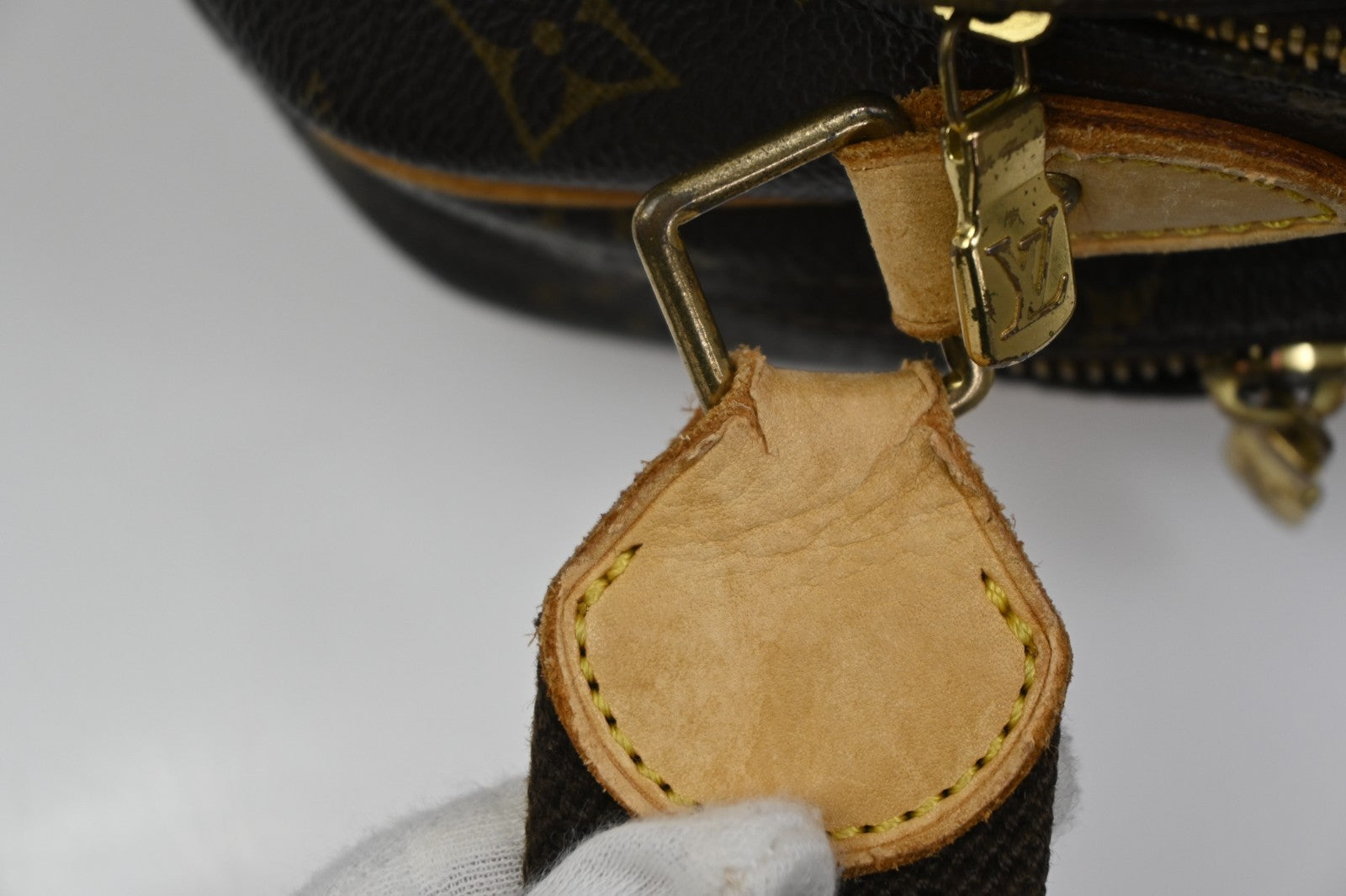 LOUIS VUITTON Reporter Crossbody Shoulder Bag Monogram Leather BN M45254 82KC246