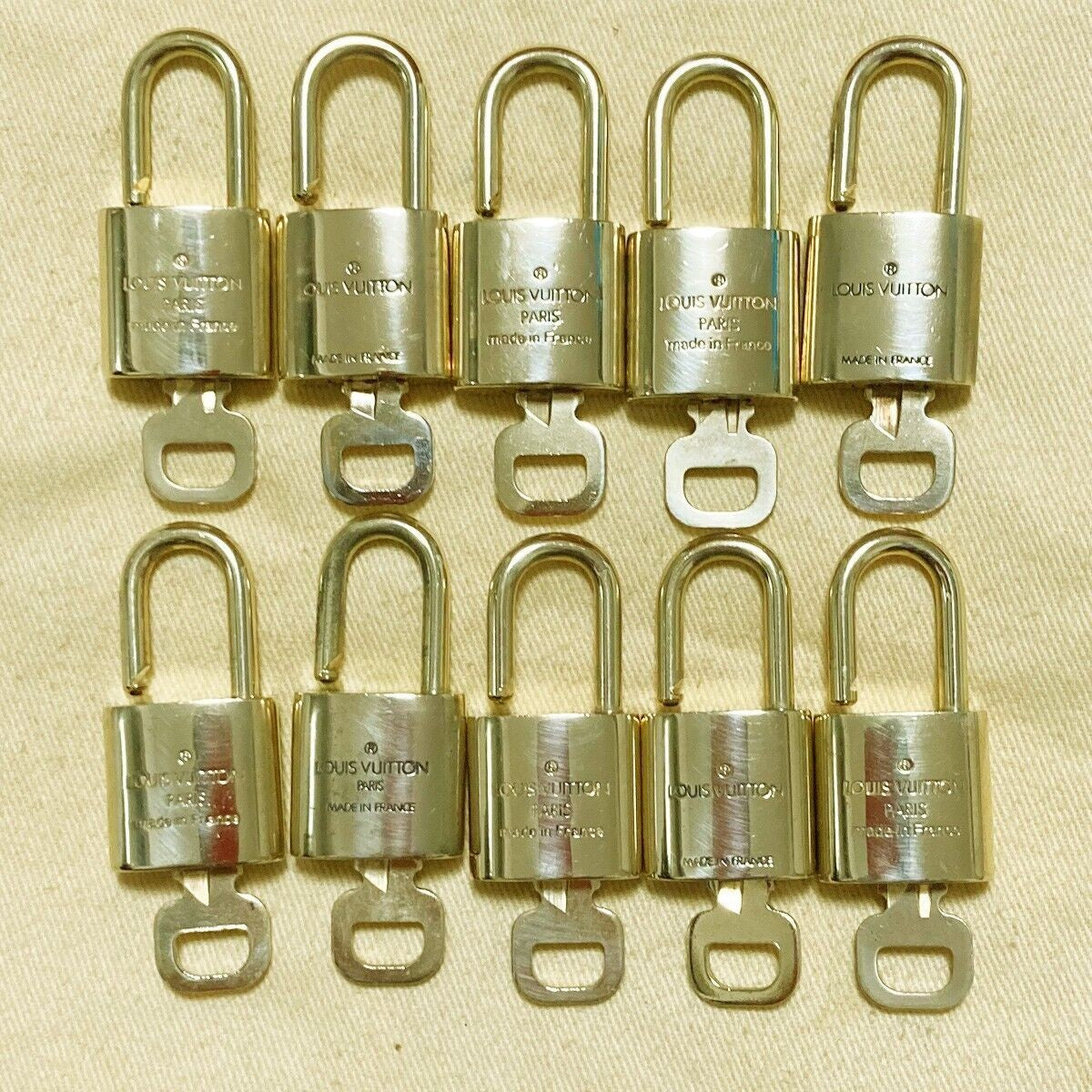 LOUIS VUITTON LV 10 SET PADLOCK KEY BAG CHARM CADENA GOLD PLATED FRANCE 39PDA129