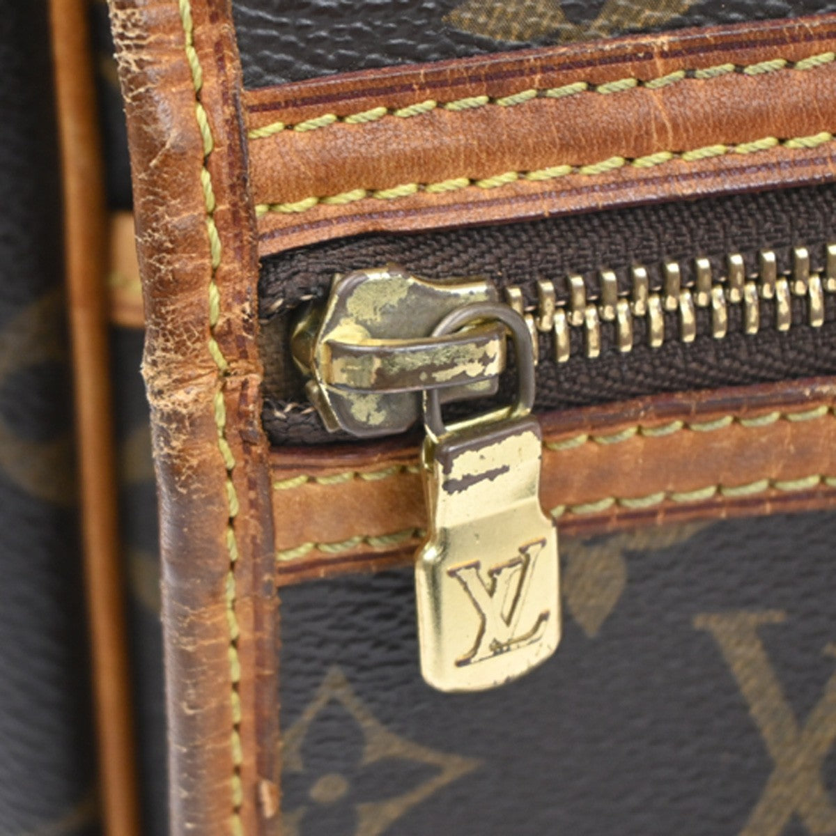 LOUIS VUITTON Messenger Bosphore GM Shoulder Bag Monogram Leather M40105 35MA532