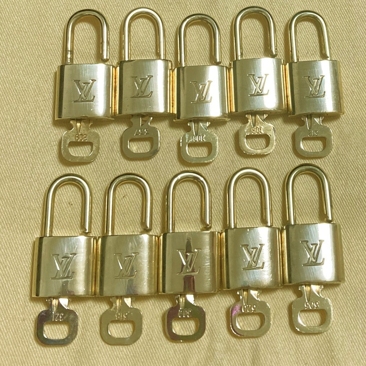 LOUIS VUITTON LV 10 SET PADLOCK KEY CHARM CADENA GOLD-PLATED FRANCE 37PDA261