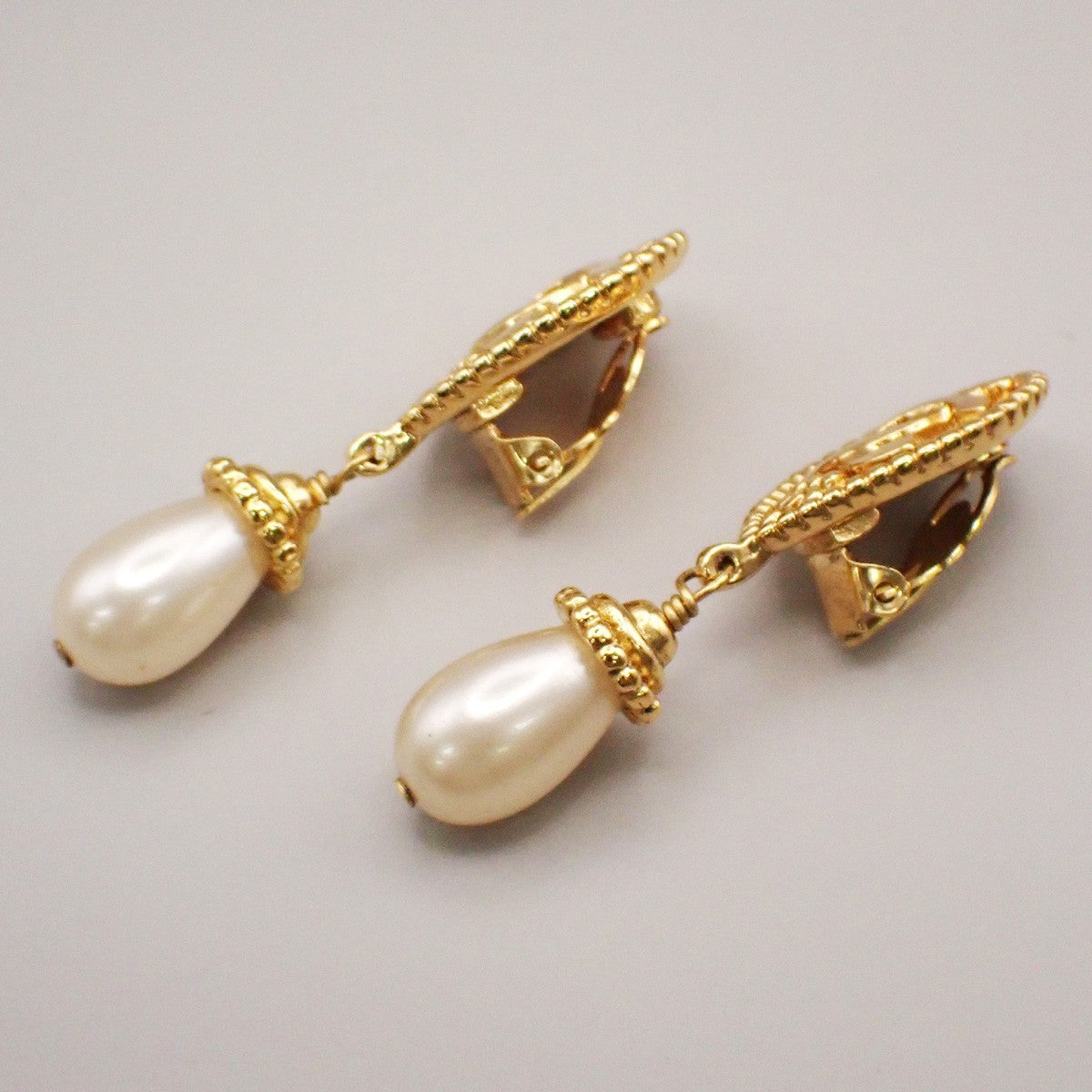 CHANEL CC Logo Immitation Pearl Earrings 96A Clip-On Gold WE France VE 70MA474