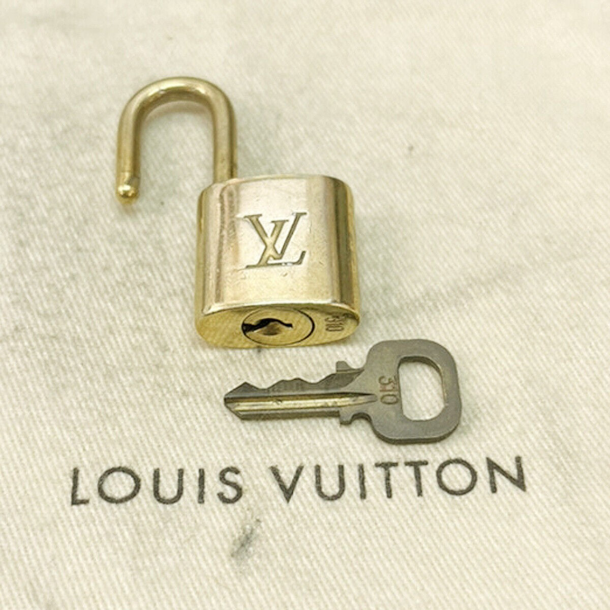 LOUIS VUITTON LV 10 SET PADLOCK KEY CHARM CADENA GOLD-PLATED FRANCE 36JF464