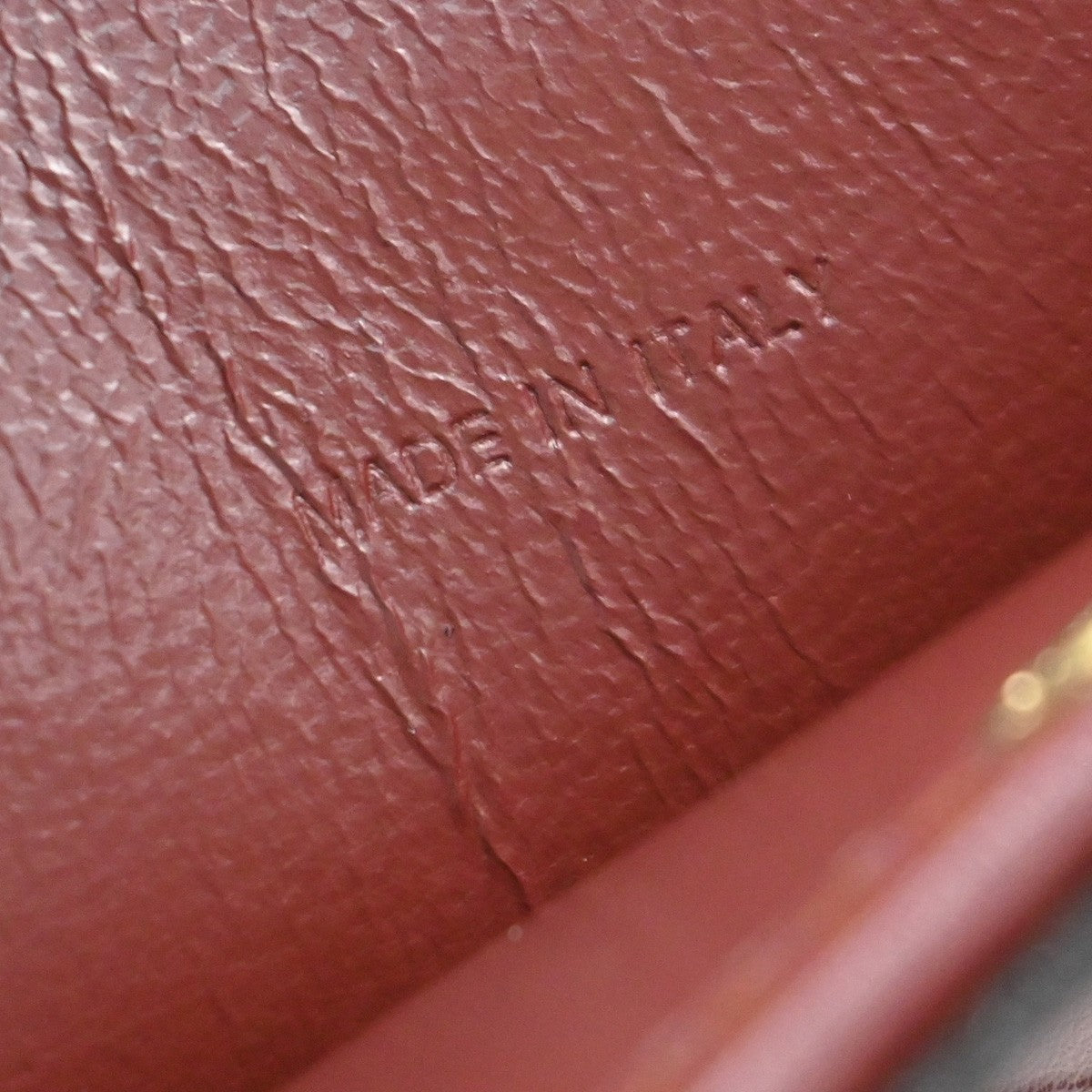 MUST DE CARTIER 2C Logo Crossbody Shoulder Bag Leather Red GHW 66CA367