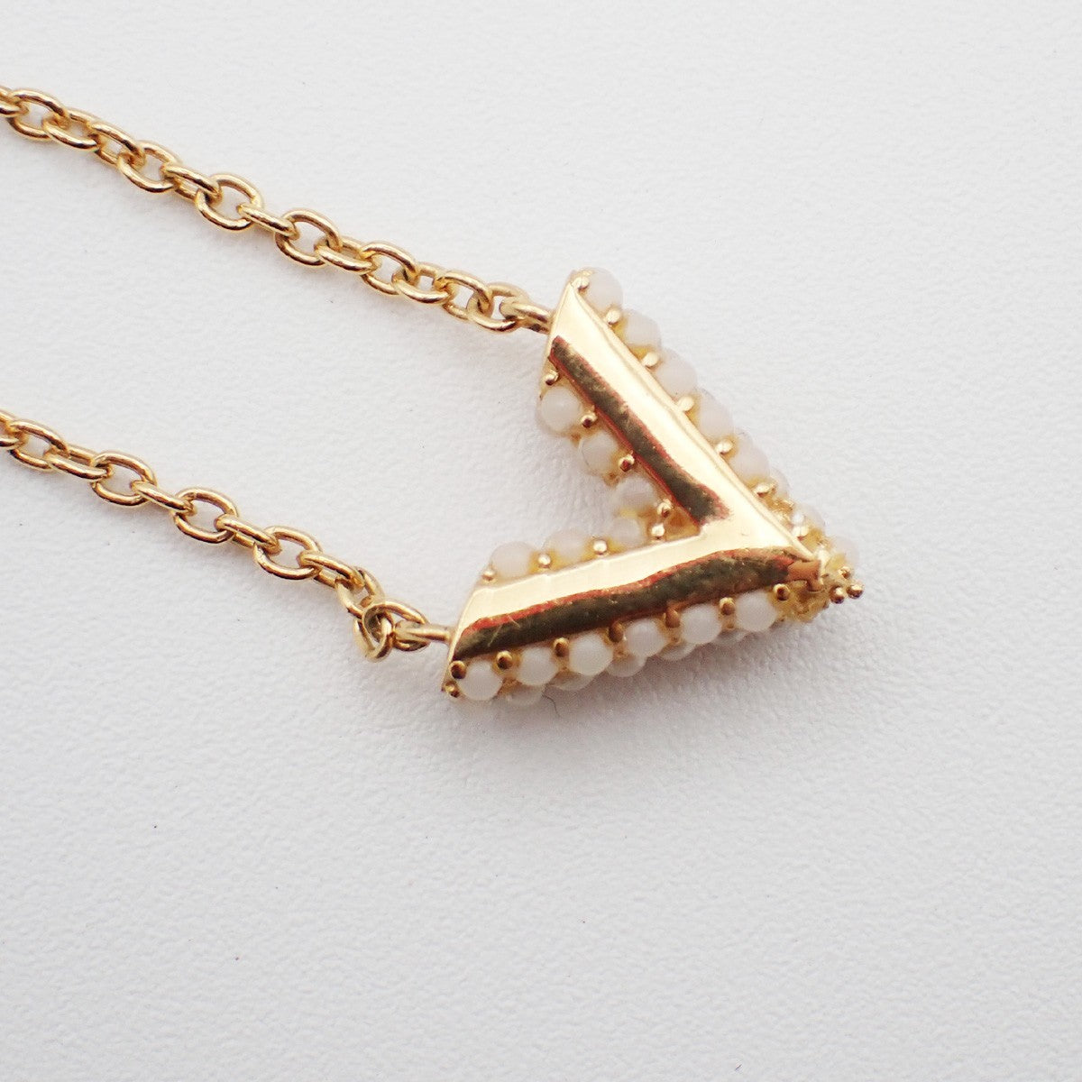 LOUIS VUITTON Collier Essential V  Necklace Imitation Pearl GHW M68358 30CA075