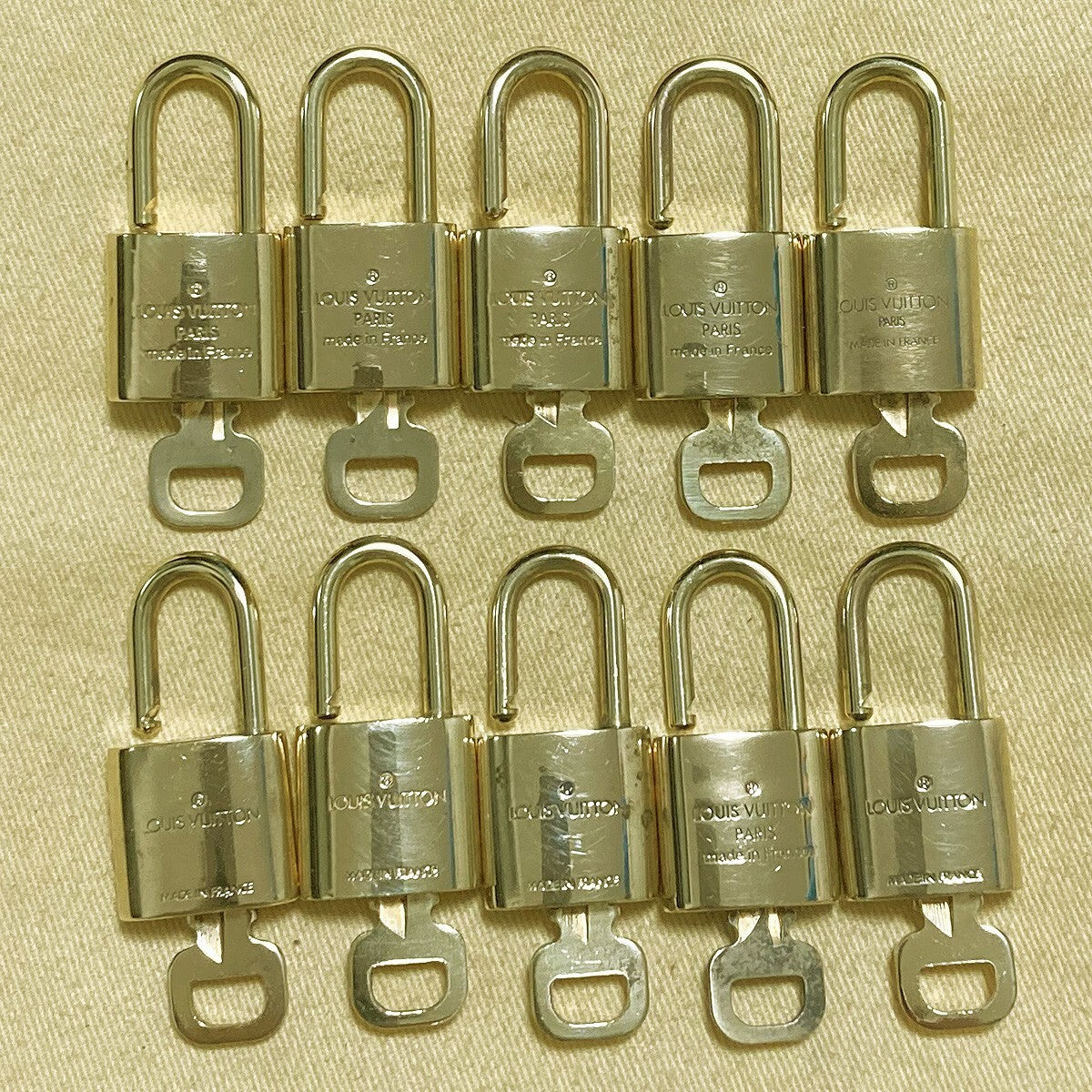 LOUIS VUITTON LV 10 SET PADLOCK KEY CHARM CADENA GOLD-PLATED FRANCE 65PDA192