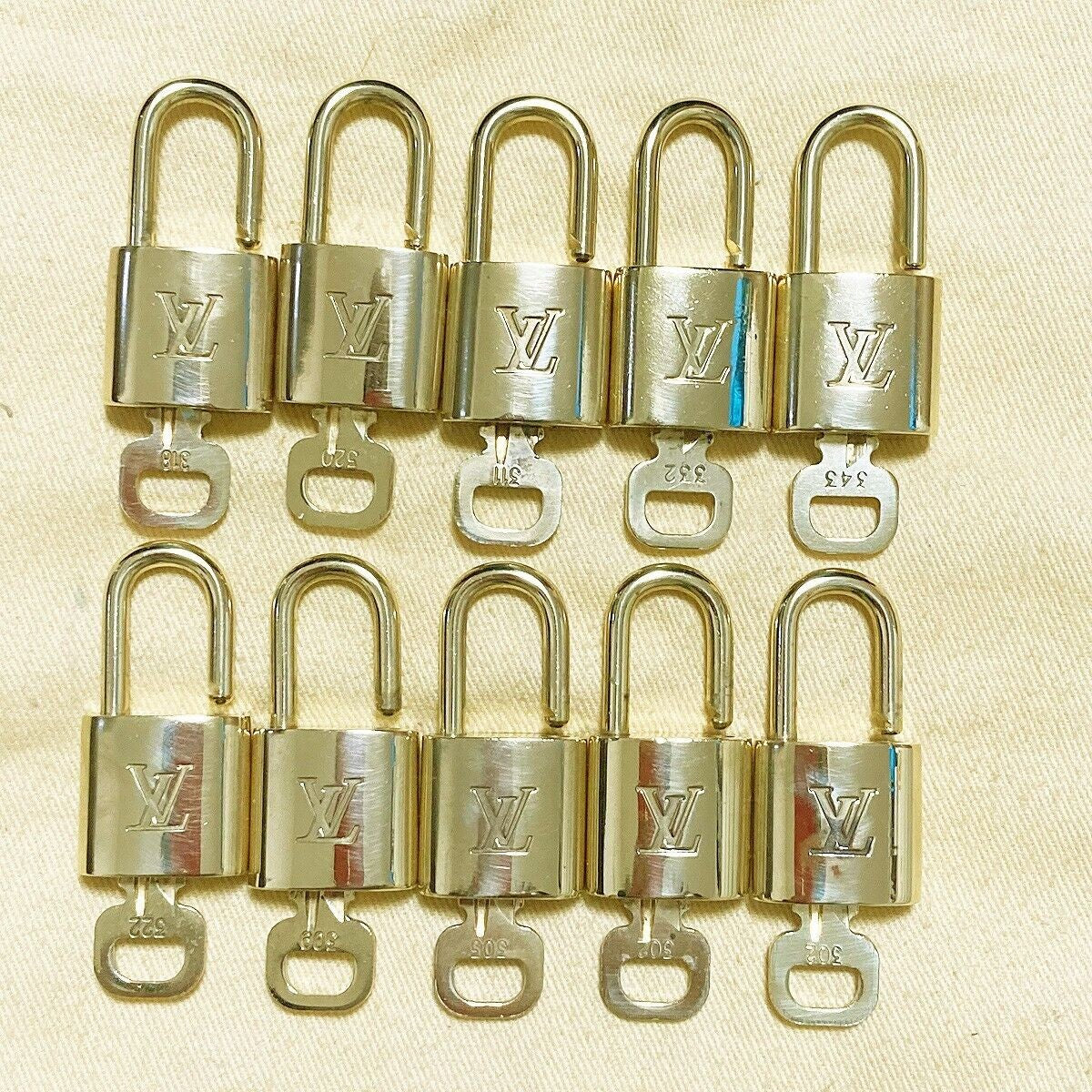 LOUIS VUITTON LV 10 SET PADLOCK KEY CHARM CADENA GOLD-PLATED FRANCE 31PDA122