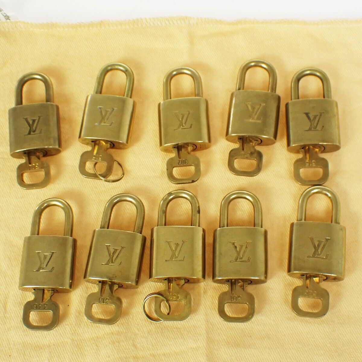 LOUIS VUITTON LV 10 SET PADLOCK KEY BAG CHARM CADENA GOLD PLATED FRANCE 37SH951